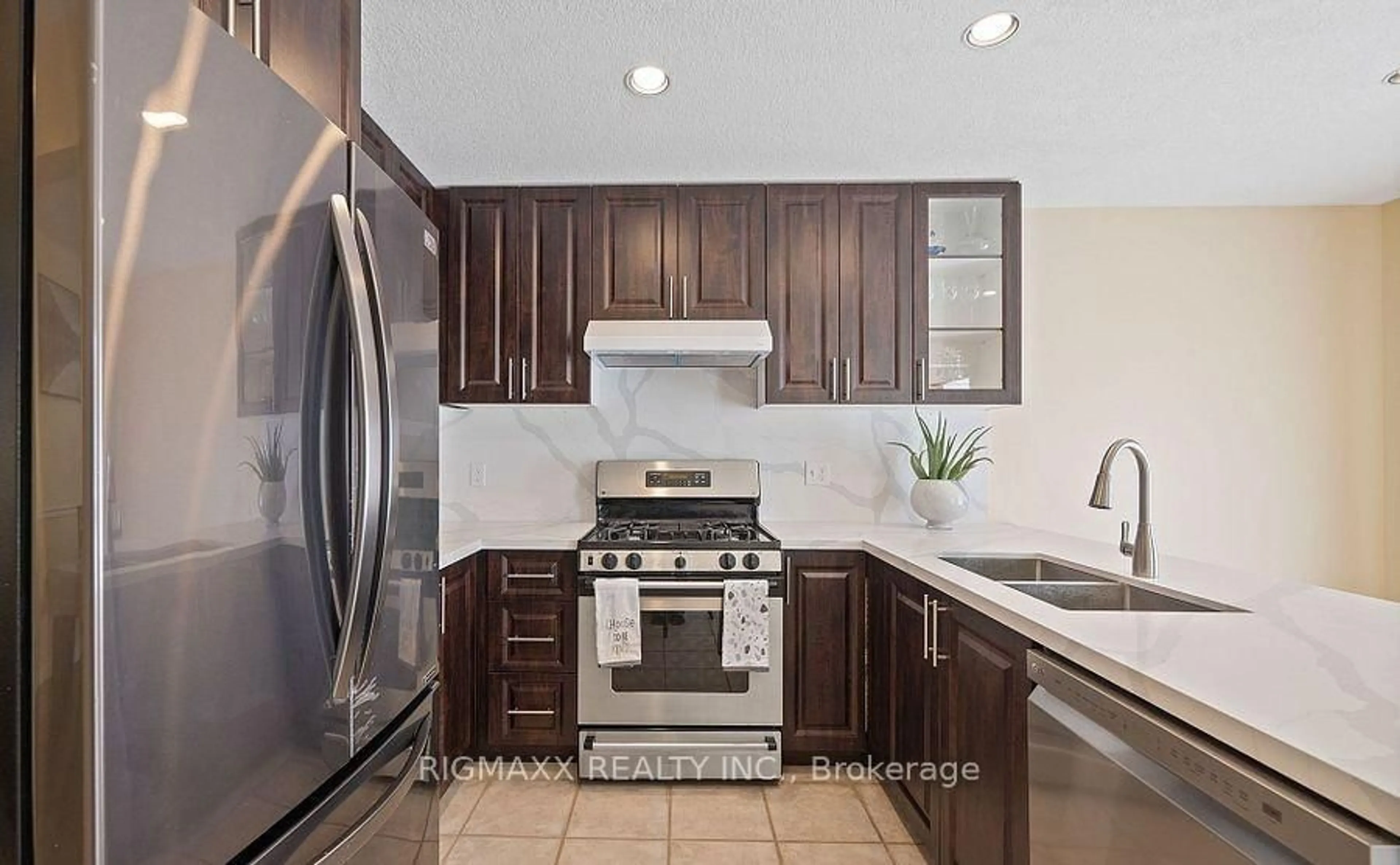 Standard kitchen, ceramic/tile floor for 59 Deerpath Dr, Guelph Ontario N1K 1V1