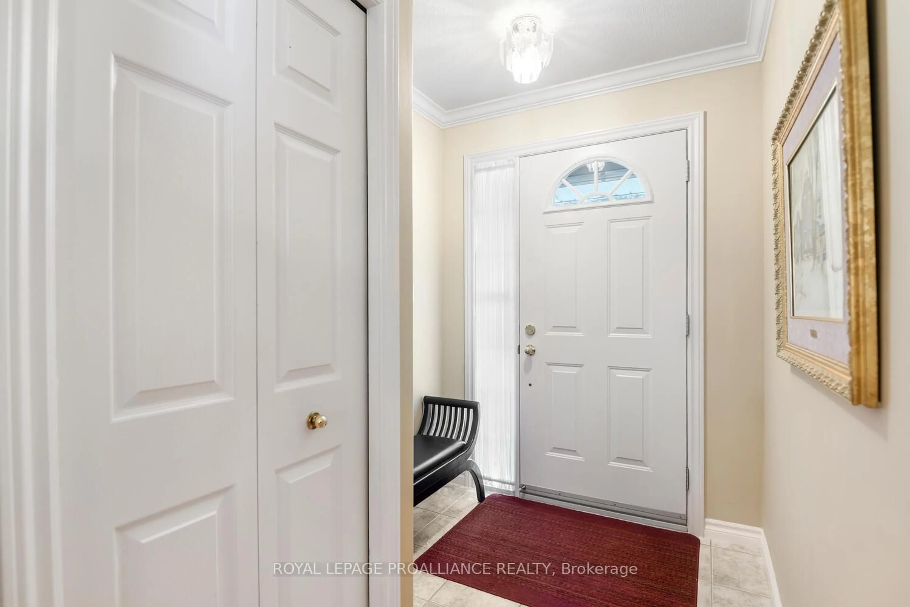Indoor entryway for 1283 Cuthbertson Ave, Brockville Ontario K6V 7M3