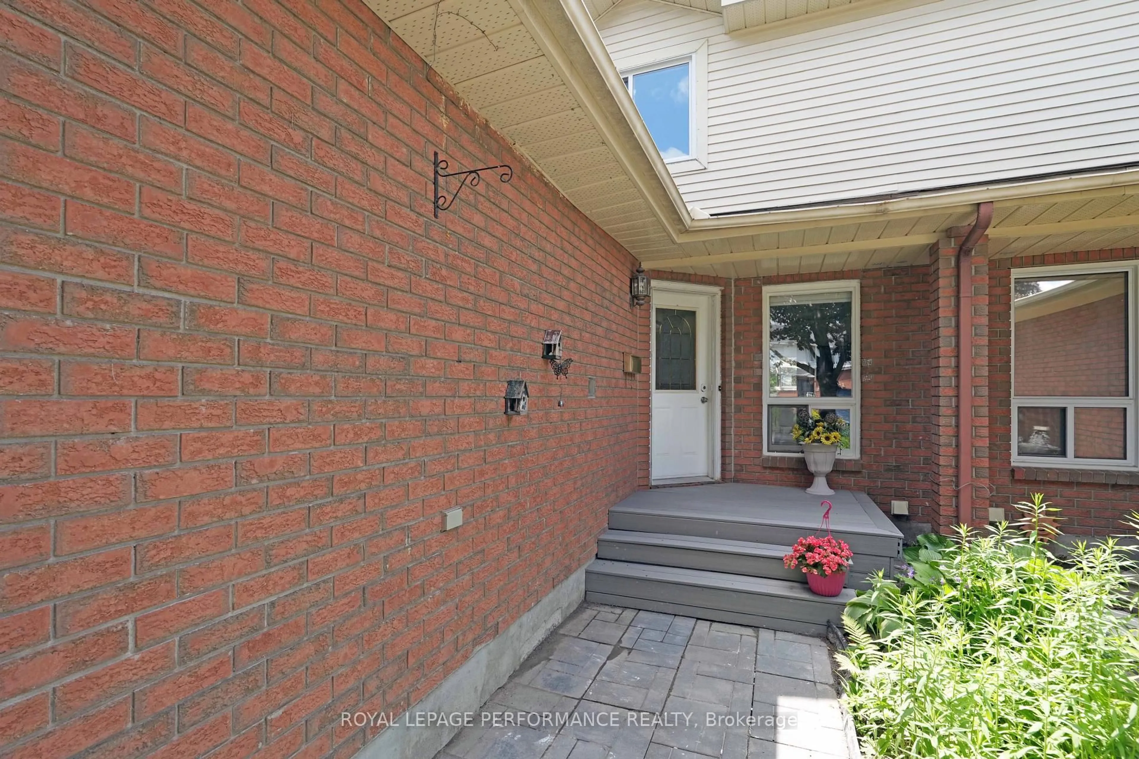 Unknown for 1416 Caravel Cres, Ottawa Ontario K1E 3X4