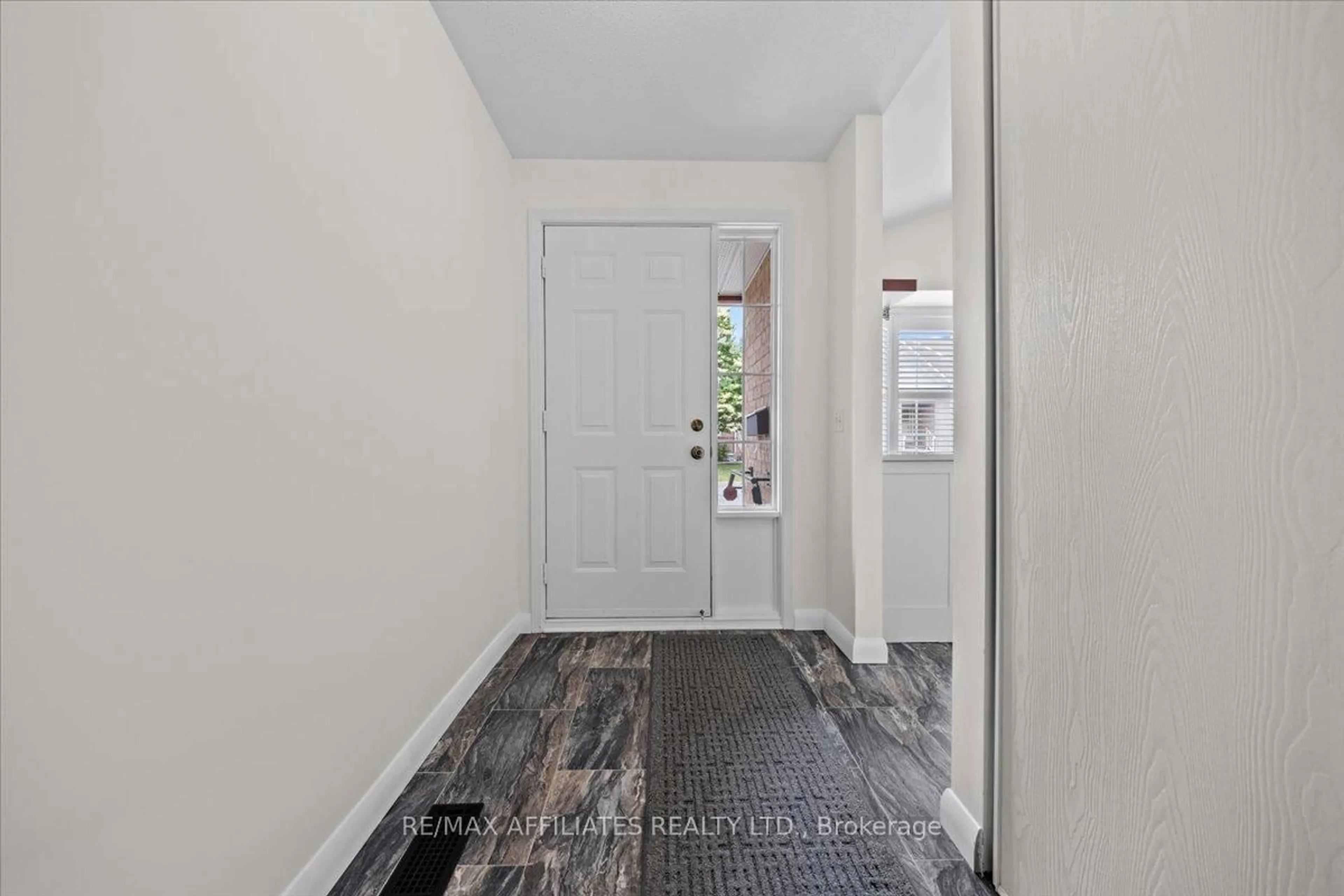 Indoor entryway for 1244 Foxborough Private #-, Ottawa Ontario K1J 1E2
