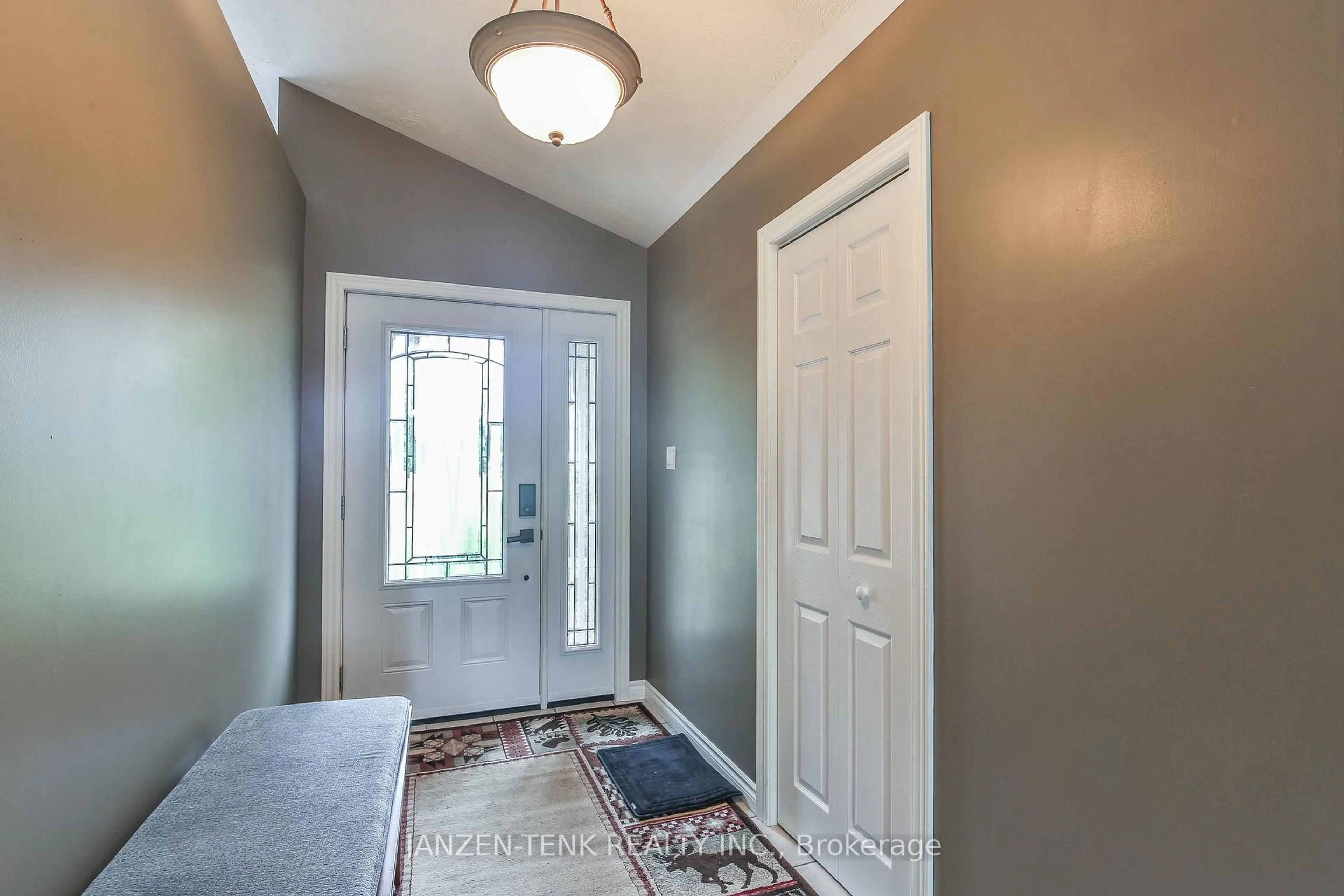 Indoor entryway for 50015 John Wise Line, Malahide Ontario N5H 2R5