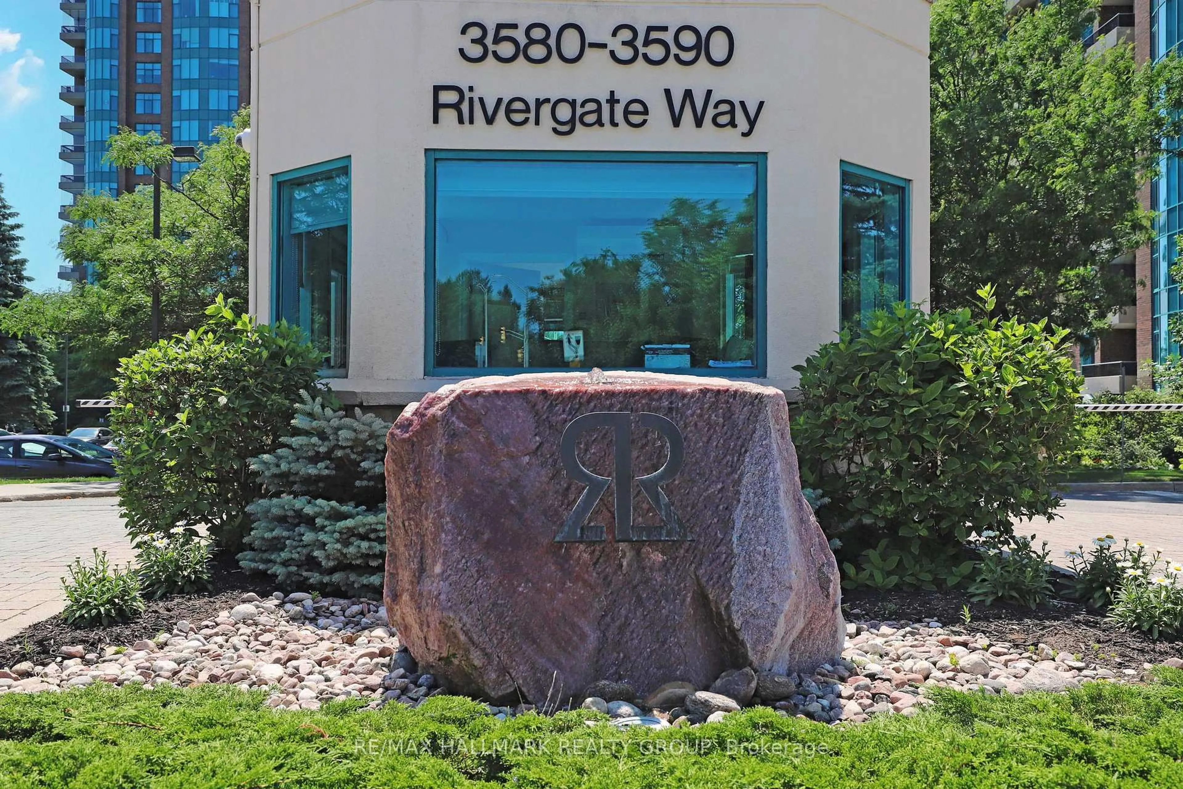Indoor foyer for 3580 Rivergate Way #803, Ottawa Ontario K1V 1V5