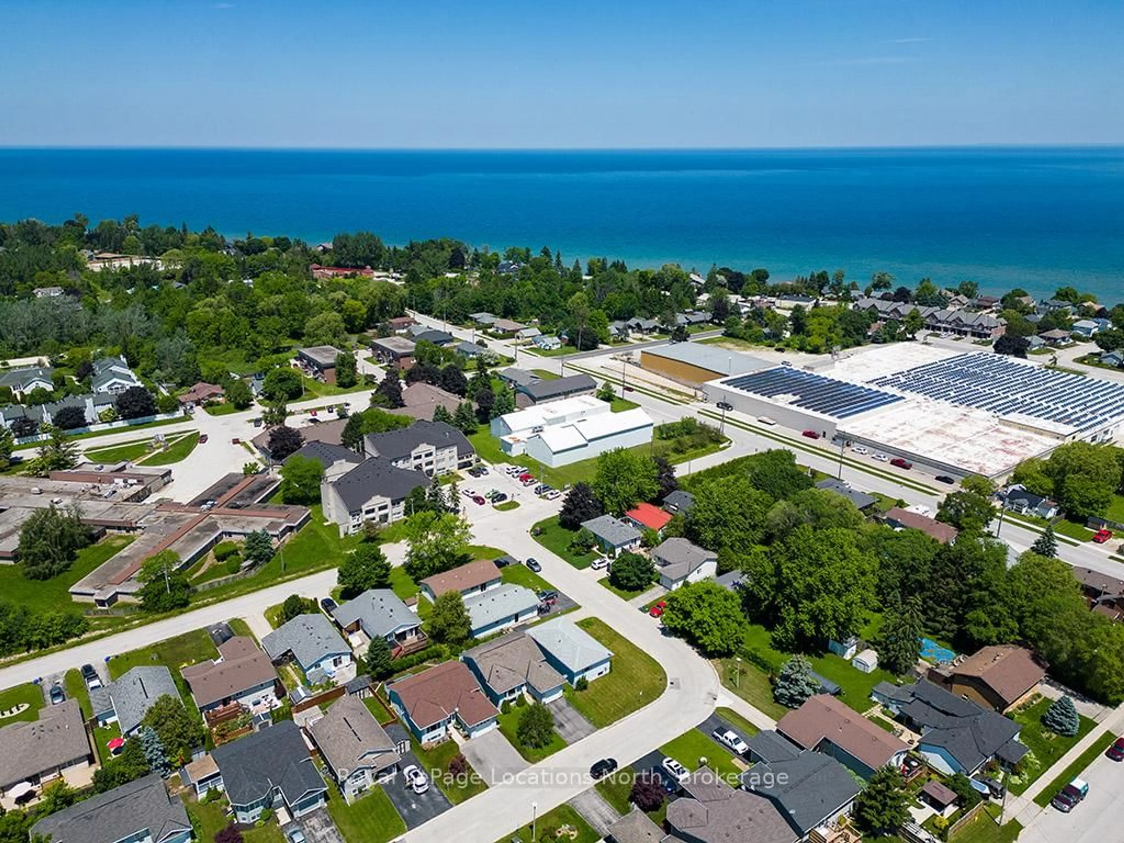 A pic from outside/outdoor area/front of a property/back of a property/a pic from drone, street for 14 Birchwood Crt, Meaford Ontario N4L 1T8