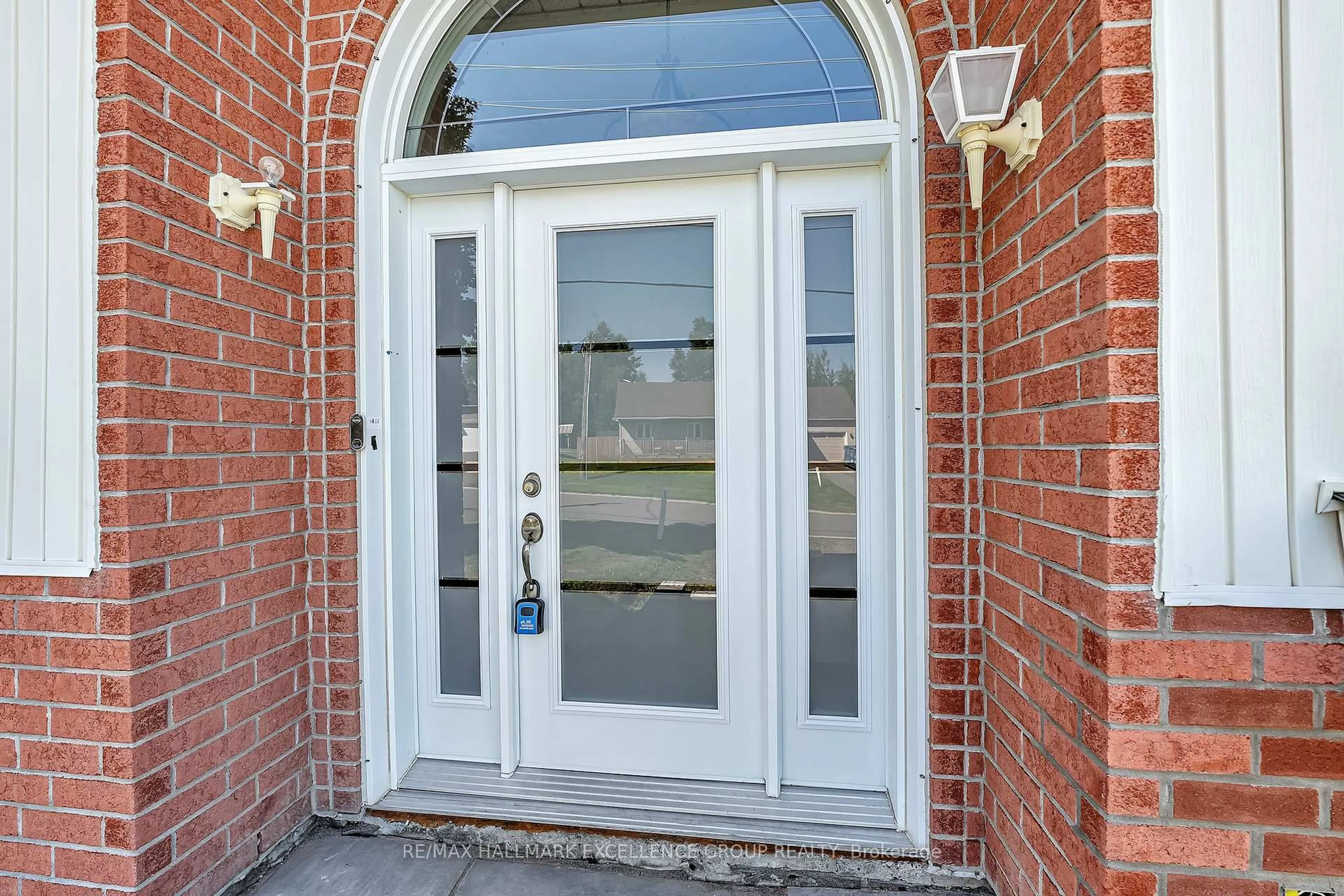 Indoor entryway for 1817 Claude St, Clarence-Rockland Ontario K0A 1N0