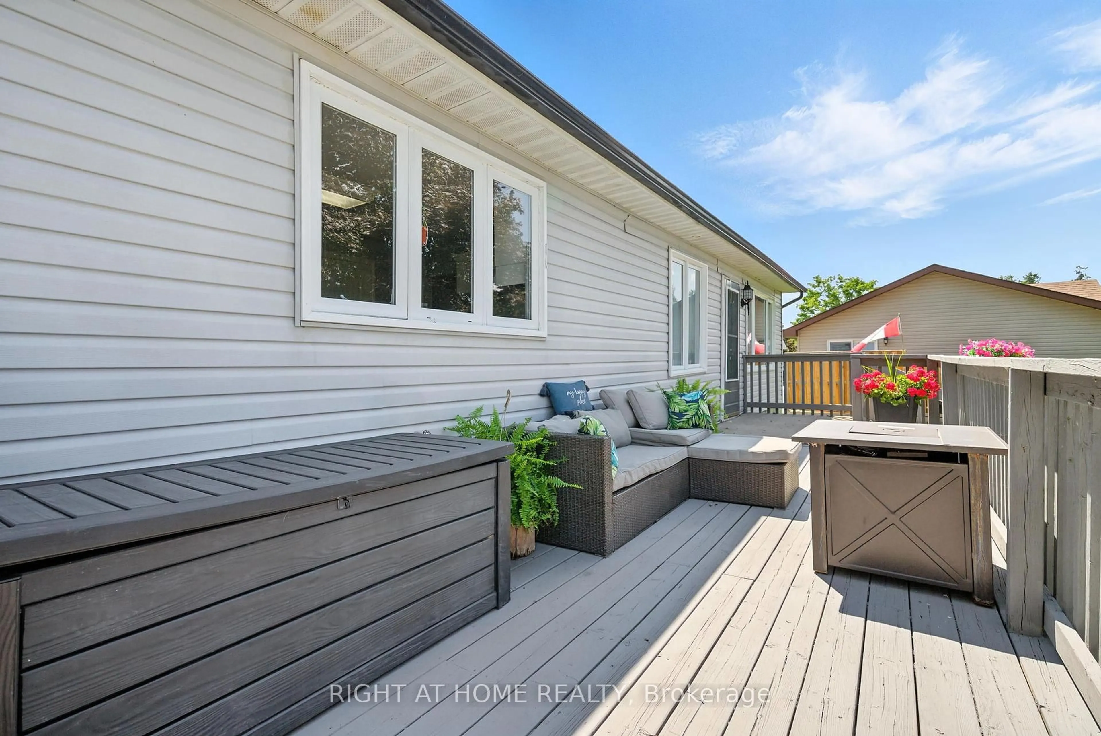 Patio, street for 831 Kimberly Dr, Selwyn Ontario K0L 1T0