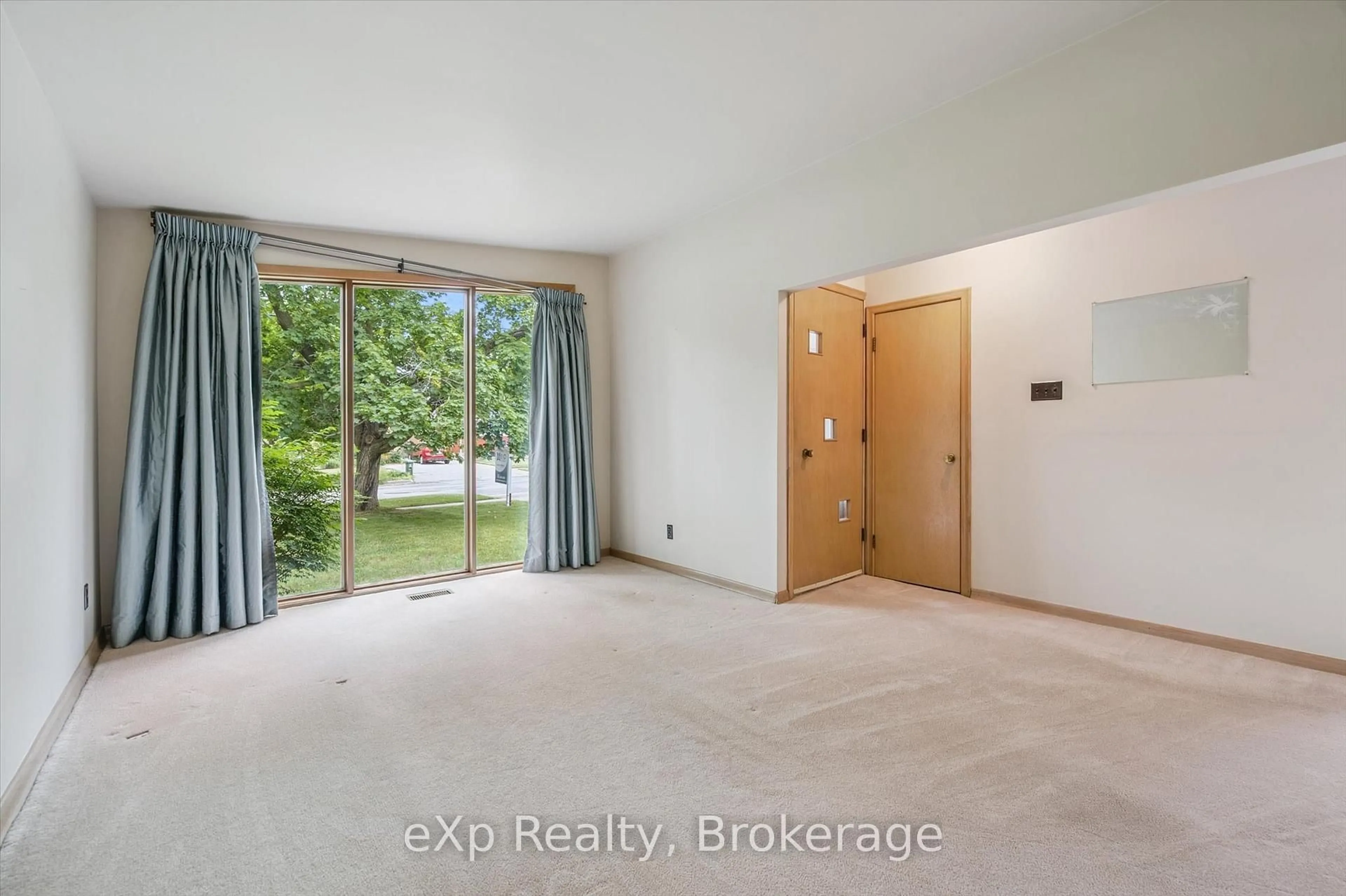 A pic of a room for 15 Balsam Dr, Guelph Ontario N1E 1R1