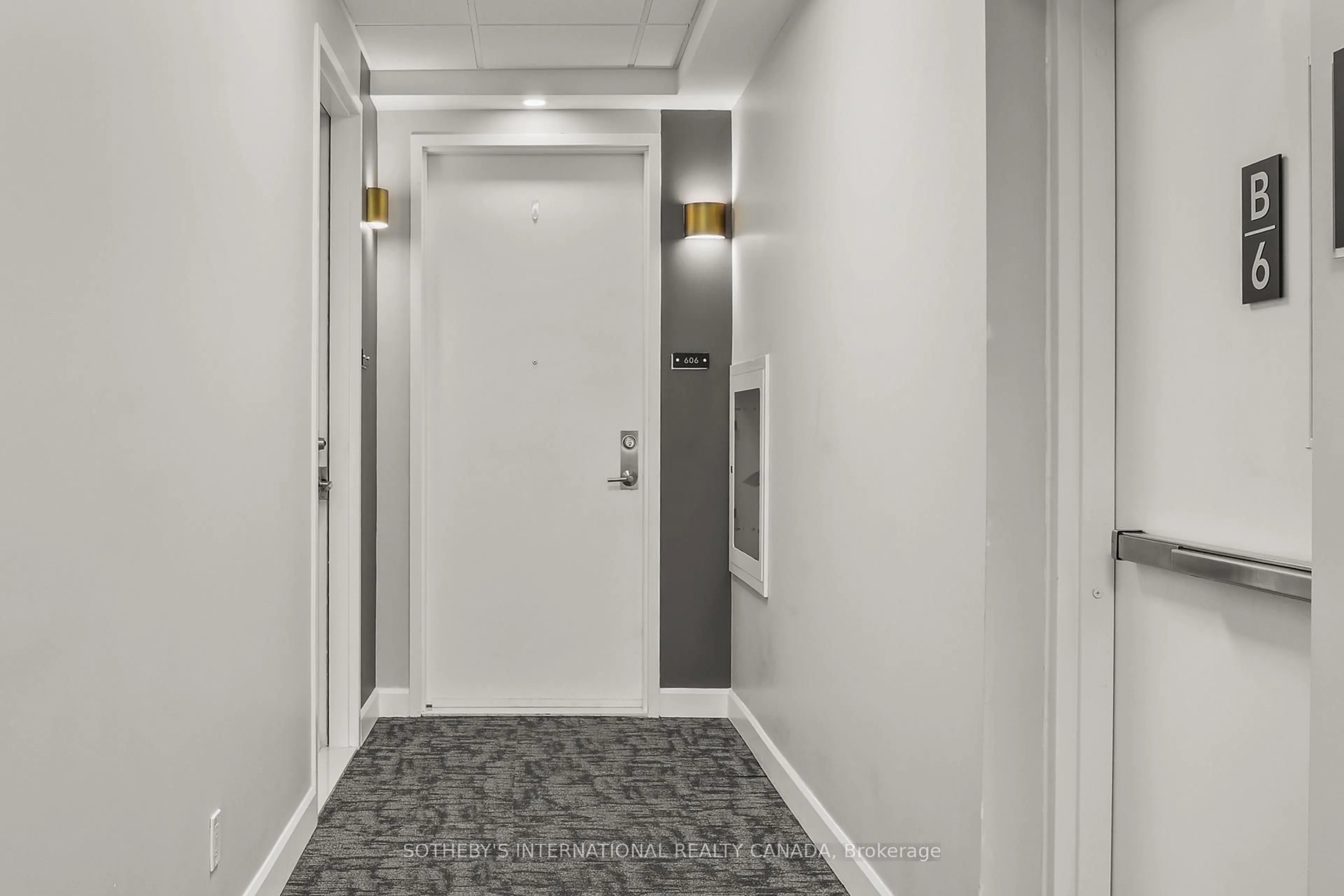 Indoor foyer for 129A South St #606, Gananoque Ontario K7G 0A9