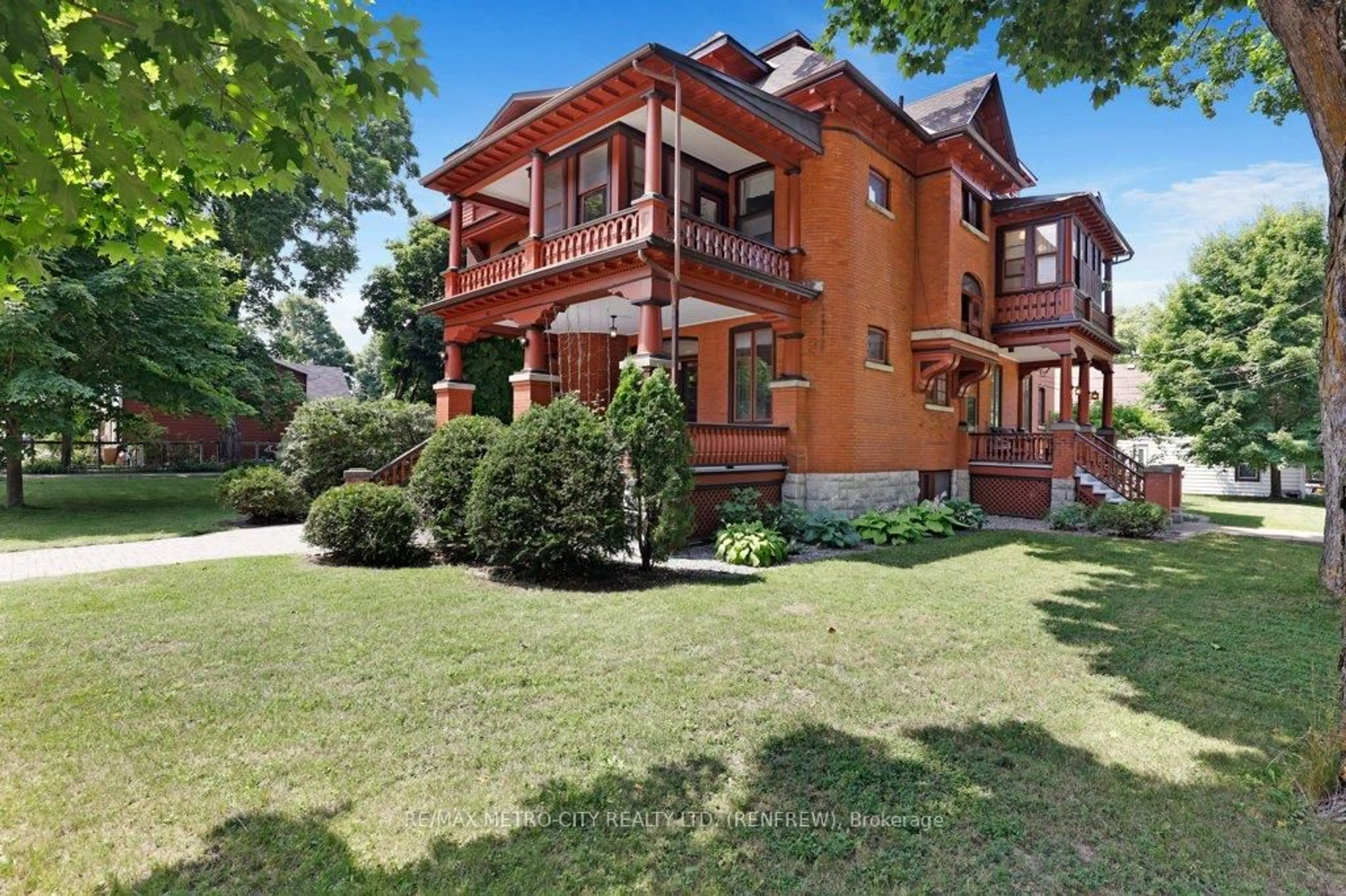 Patio, street for 154 Quarry Ave, Renfrew Ontario K7V 2W4