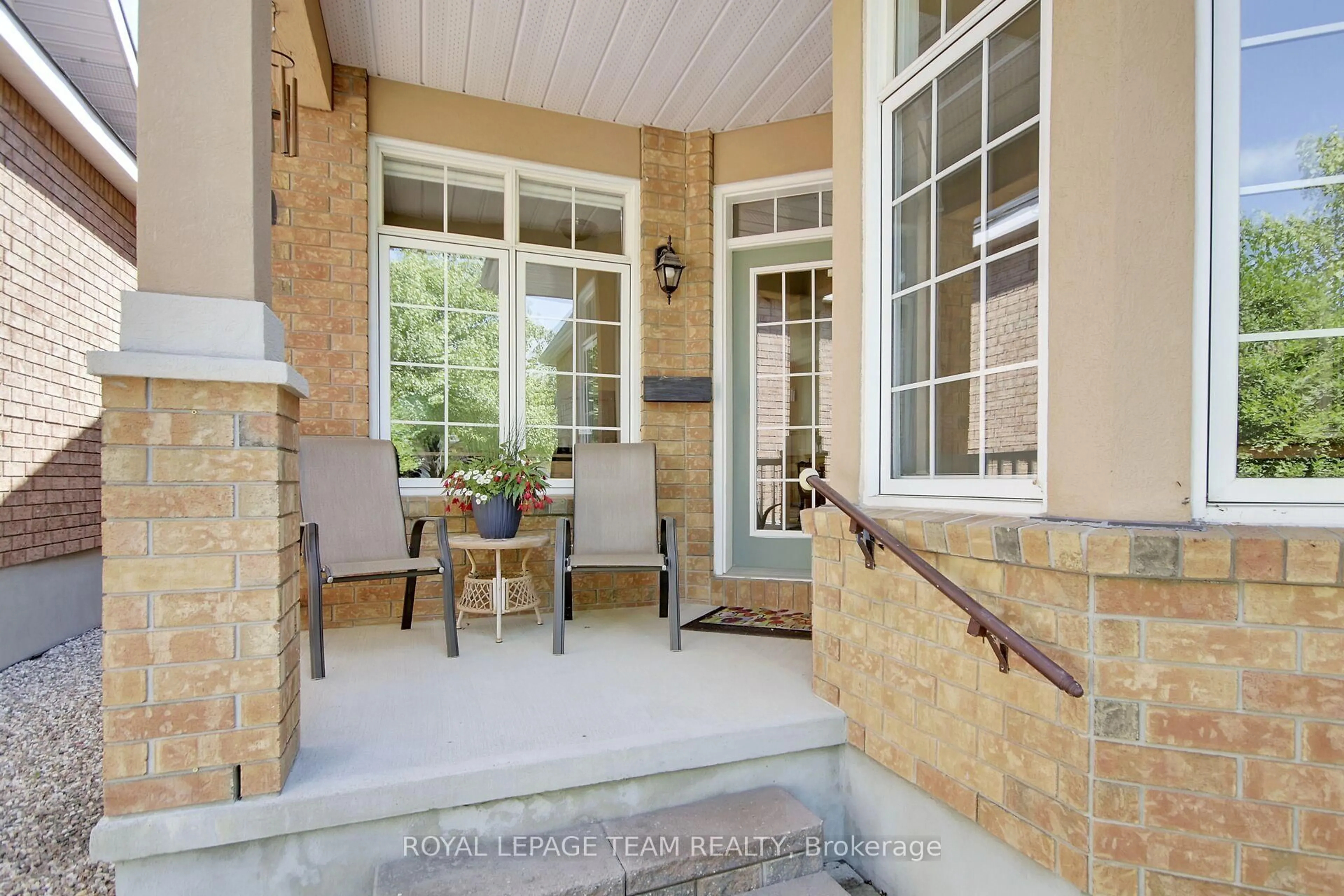 Patio, street for 8 Stonecroft Terr, Ottawa Ontario K2K 2T9