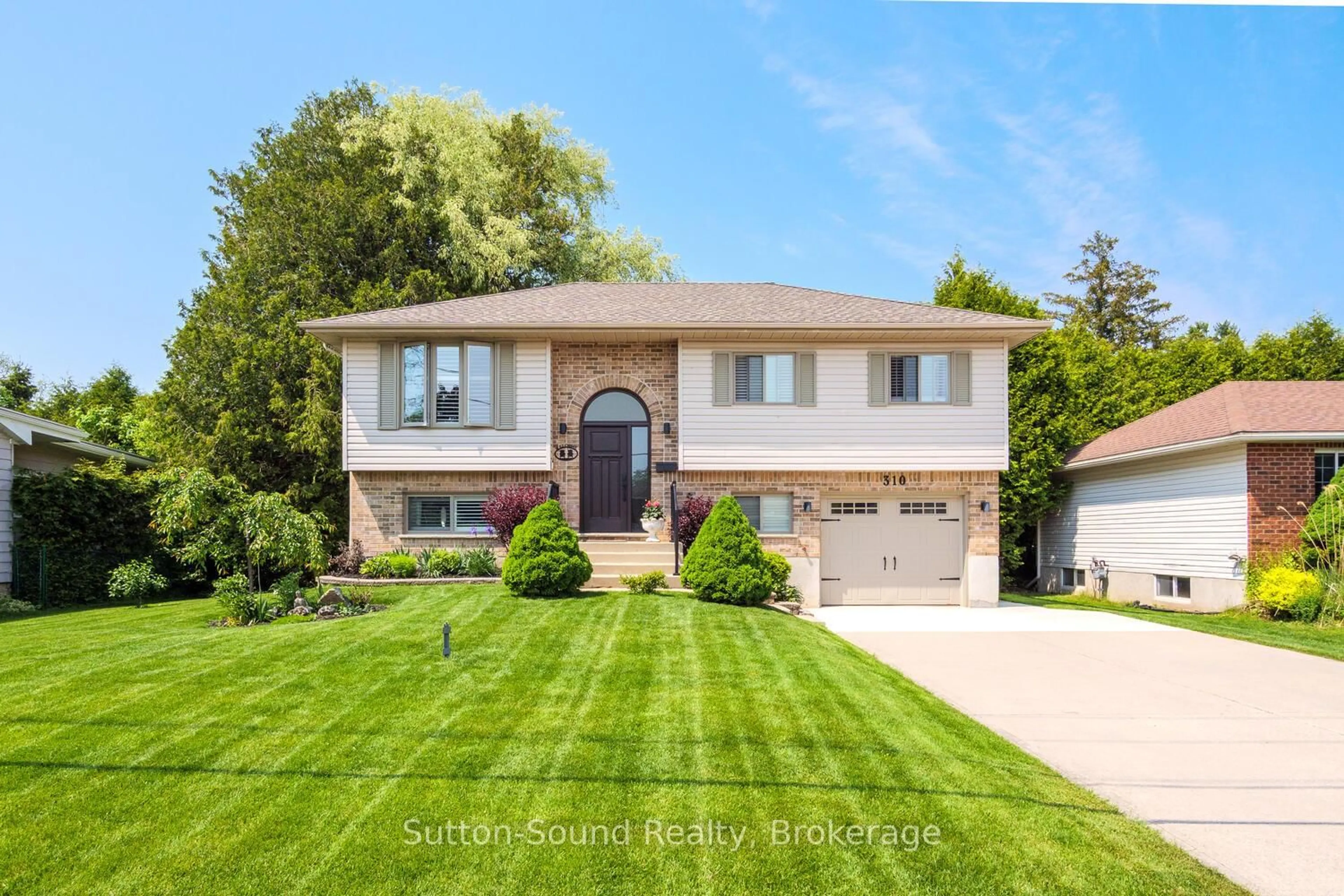 Home with vinyl exterior material, street for 310 Beattie St, Owen Sound Ontario N4K 6X2