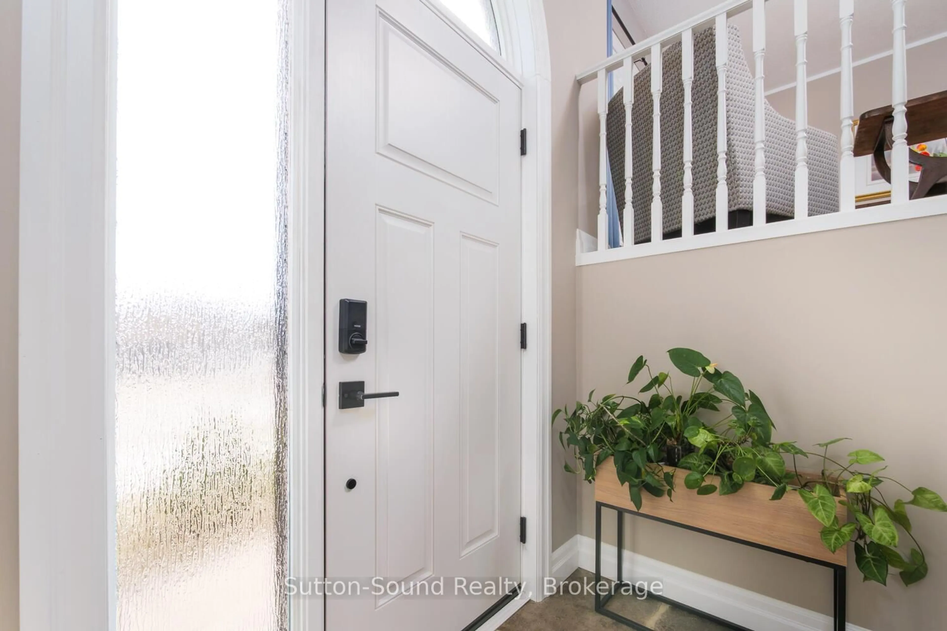 Indoor entryway for 310 Beattie St, Owen Sound Ontario N4K 6X2