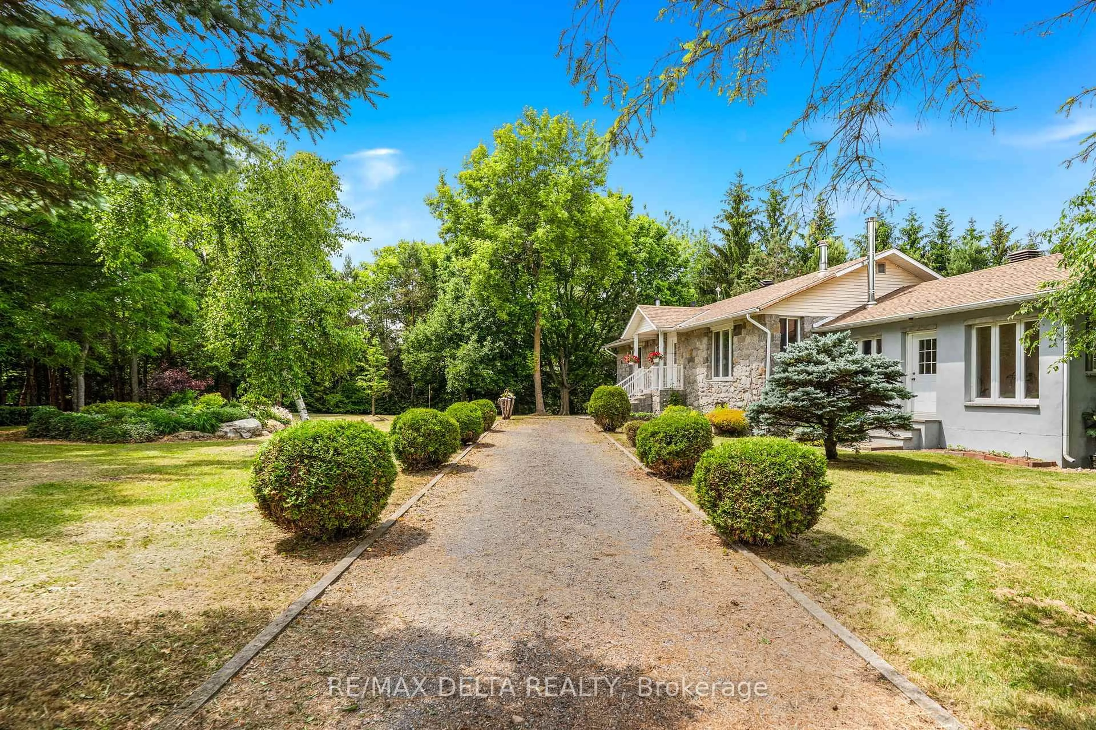 A pic from outside/outdoor area/front of a property/back of a property/a pic from drone, street for 2685 Concession 7 Rd, Hawkesbury Ontario K0B 1P0