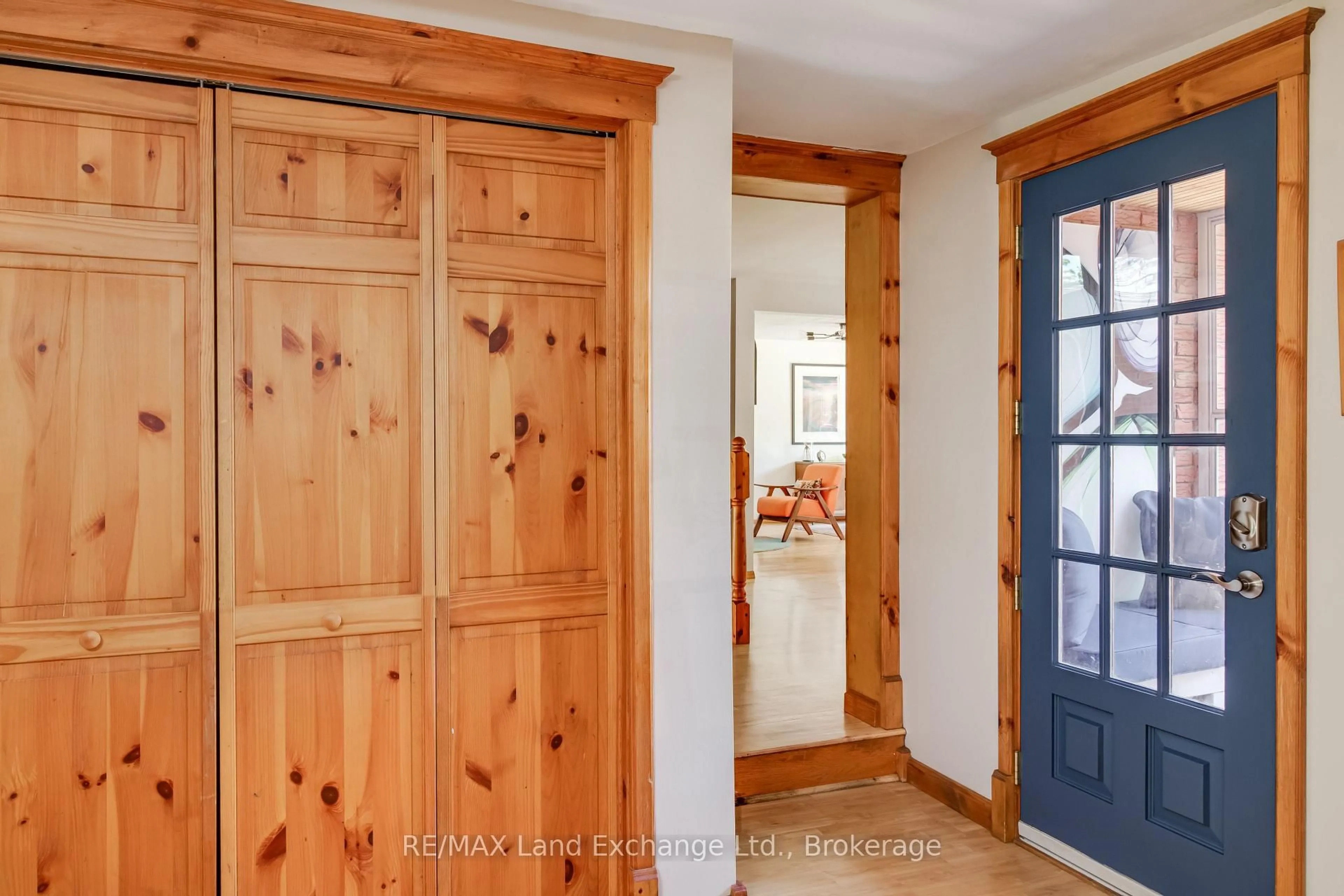 Indoor entryway for 366 Waterloo St, Saugeen Shores Ontario N0H 2C1