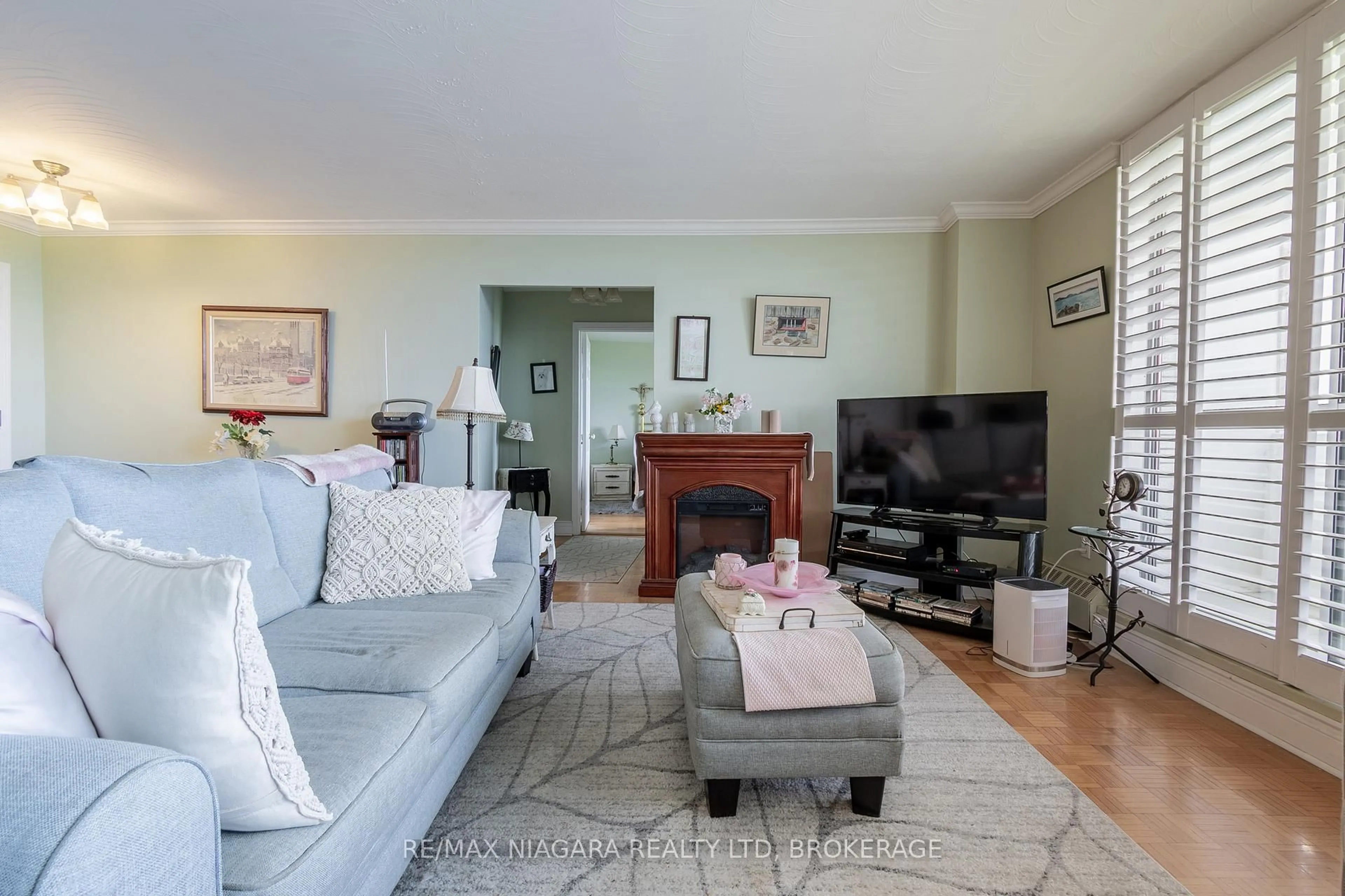 Living room with furniture, unknown for 15 Towering Heights Blvd, St. Catharines Ontario L2T 3G7