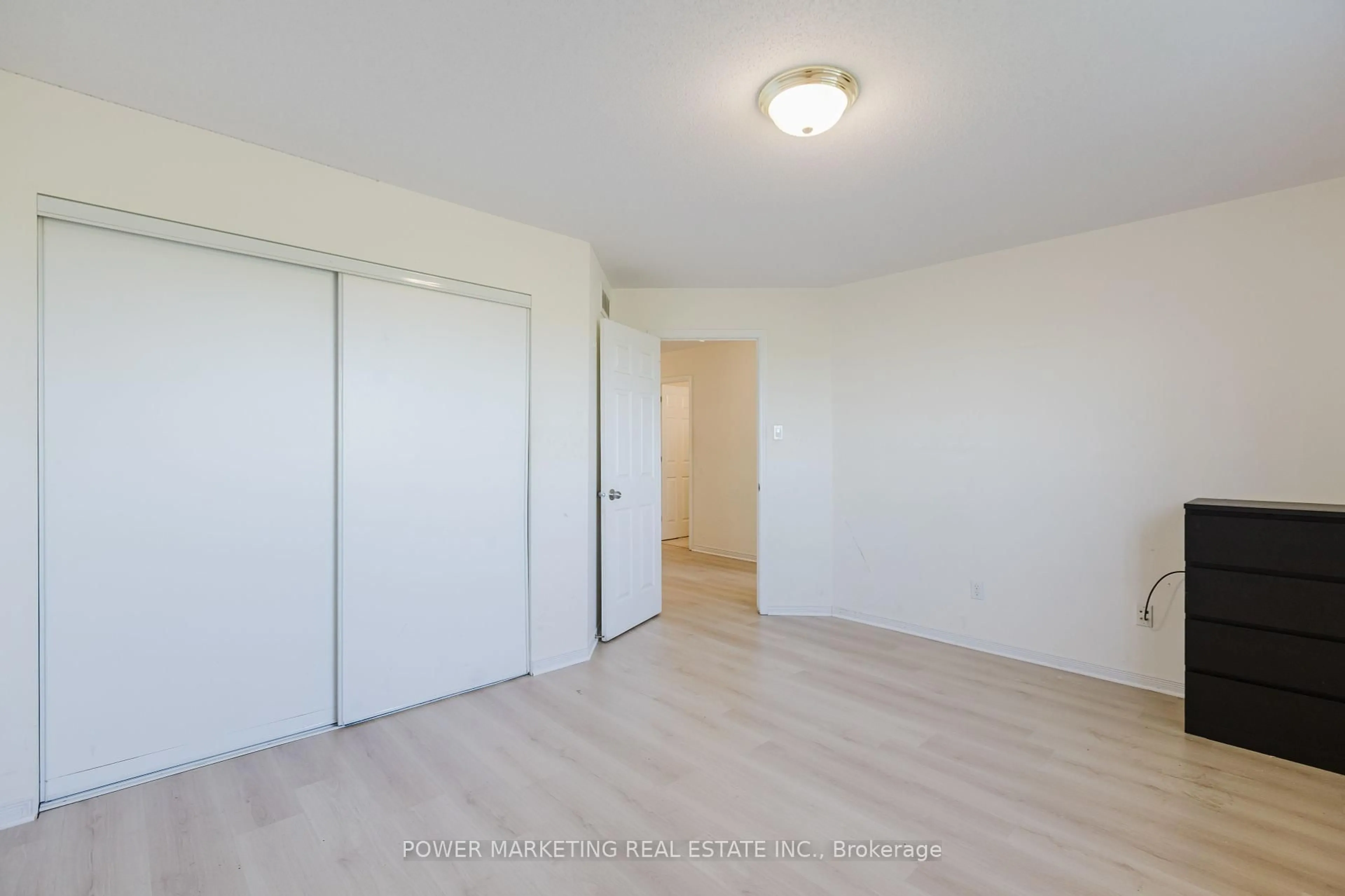 A pic of a room for 318 Rustic Hills Cres, Ottawa Ontario K4A 5A8