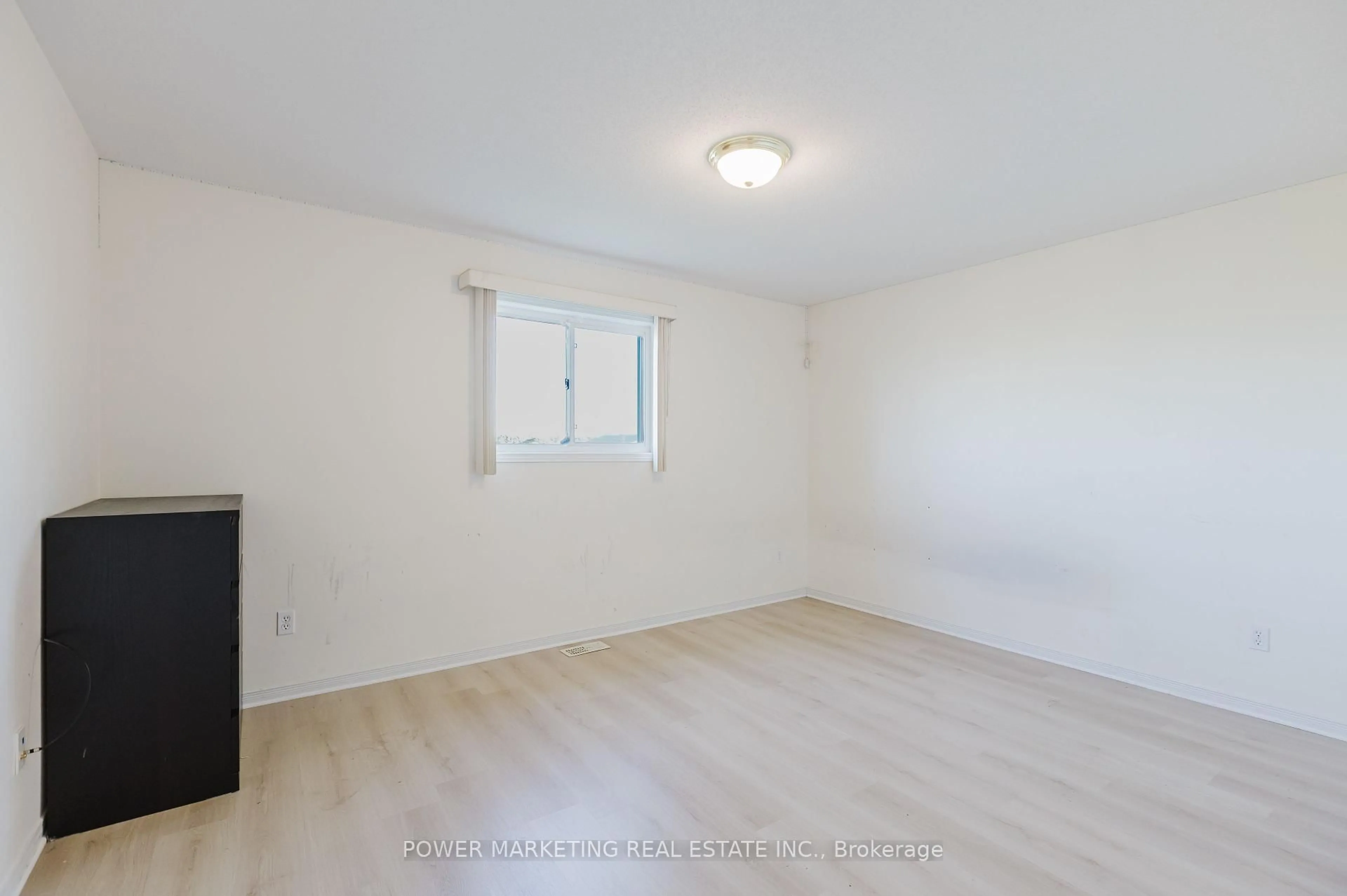 A pic of a room for 318 Rustic Hills Cres, Ottawa Ontario K4A 5A8