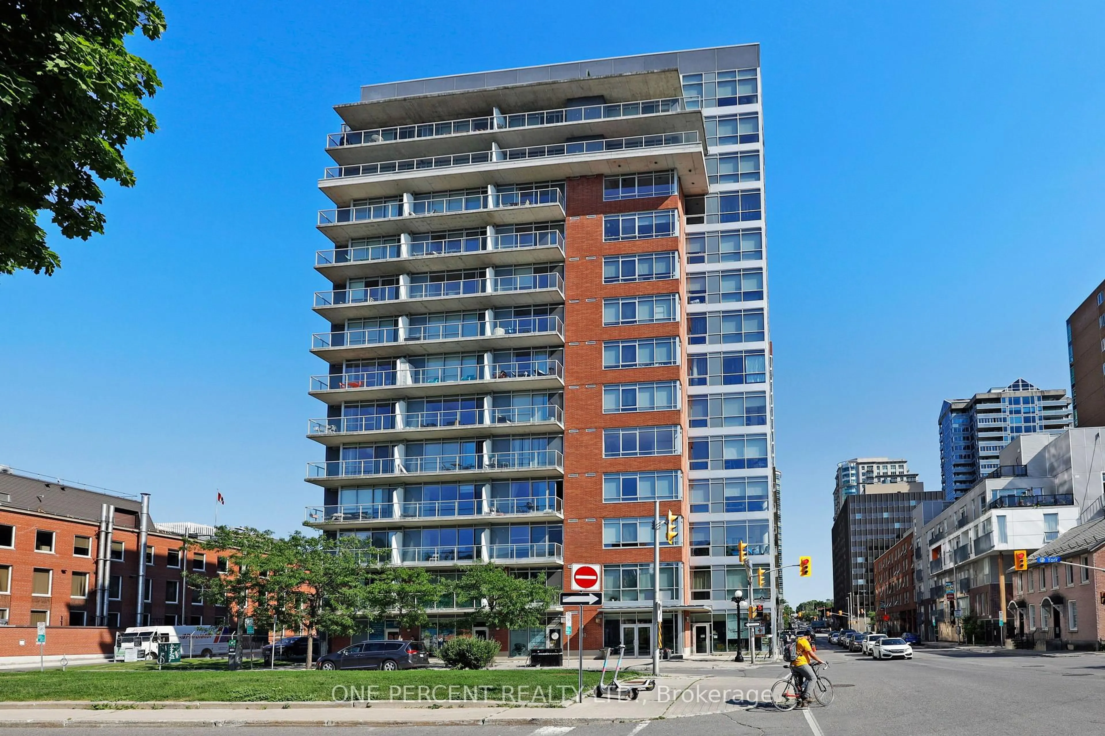 Unknown for 180 York St #904, Ottawa Ontario K1N 1J6