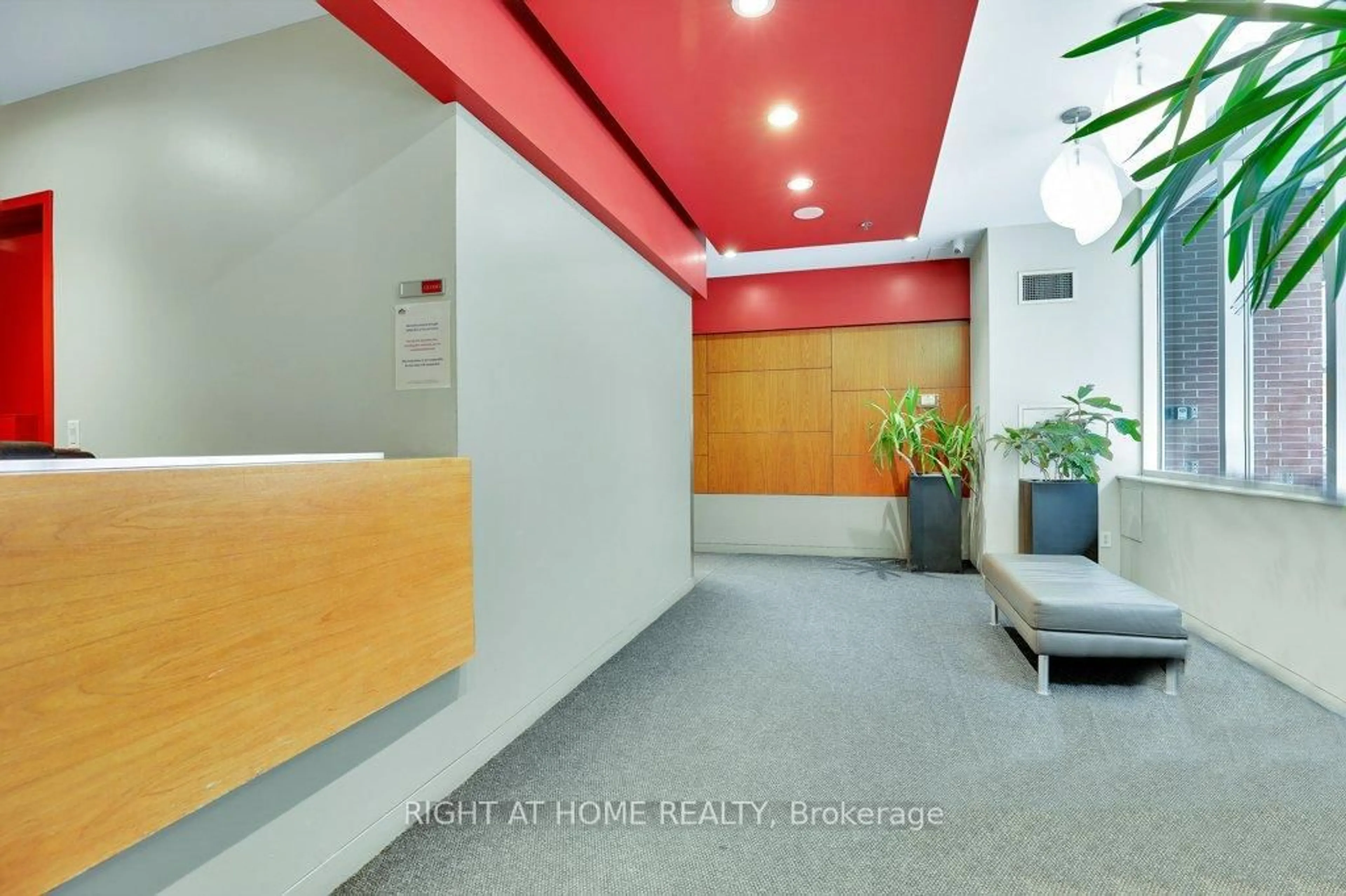 Indoor foyer for 179 George St #1207, Ottawa Ontario K1N 1J8