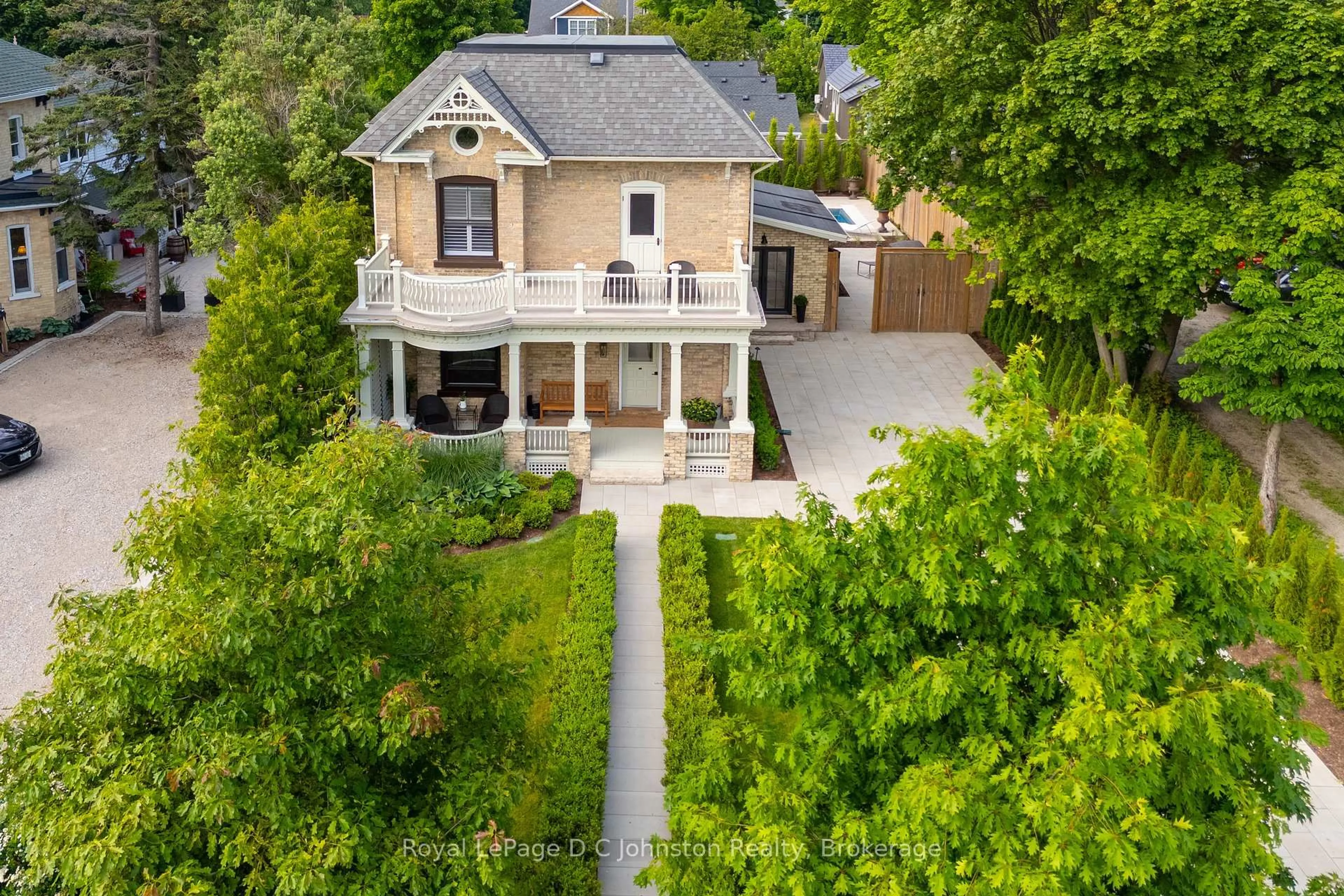 A pic from outside/outdoor area/front of a property/back of a property/a pic from drone, street for 126 High St, Saugeen Shores Ontario N0H 2L0