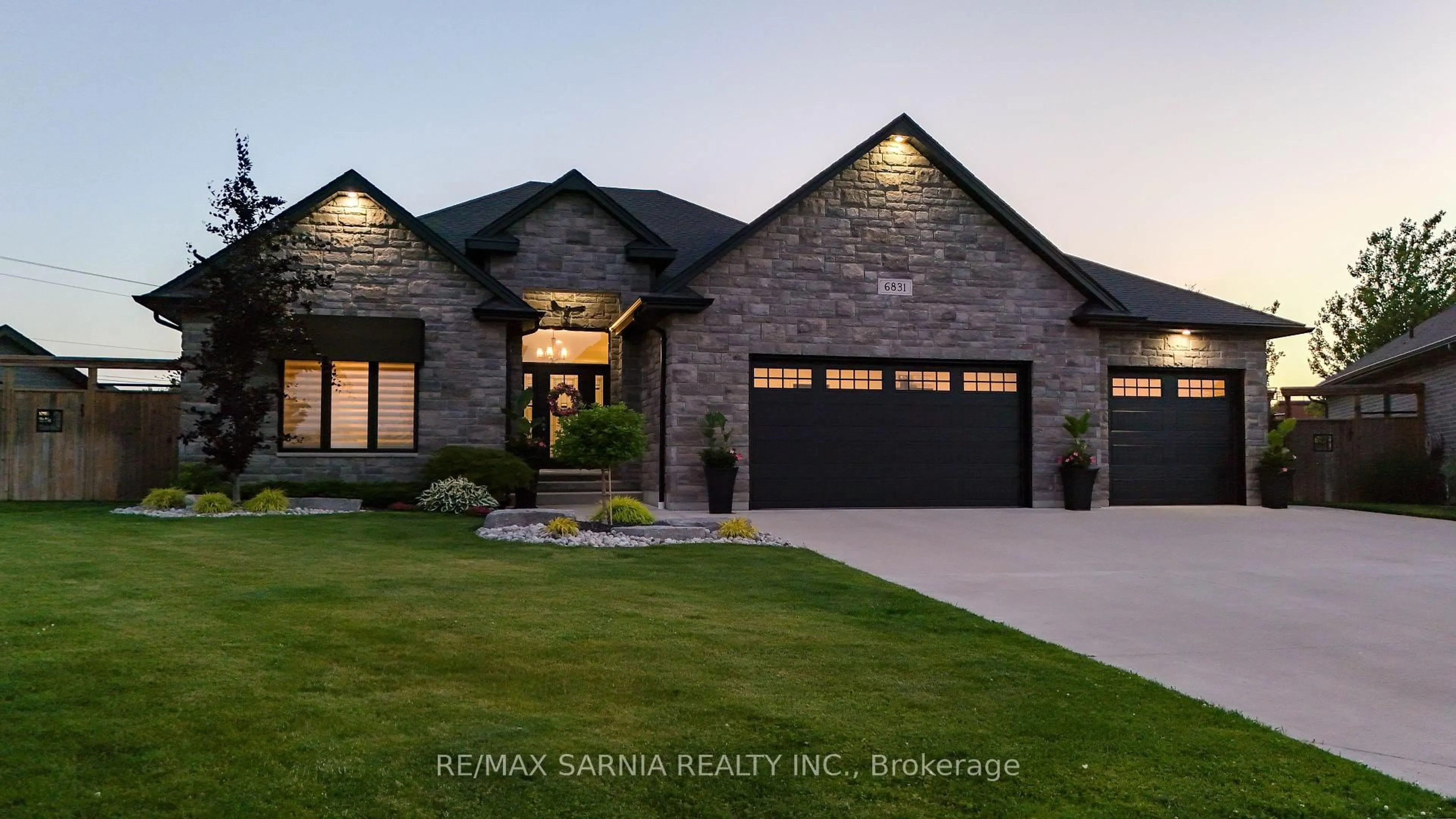 Home with brick exterior material, street for 6831 Creekside Dr, Plympton-Wyoming Ontario N0N 1E0