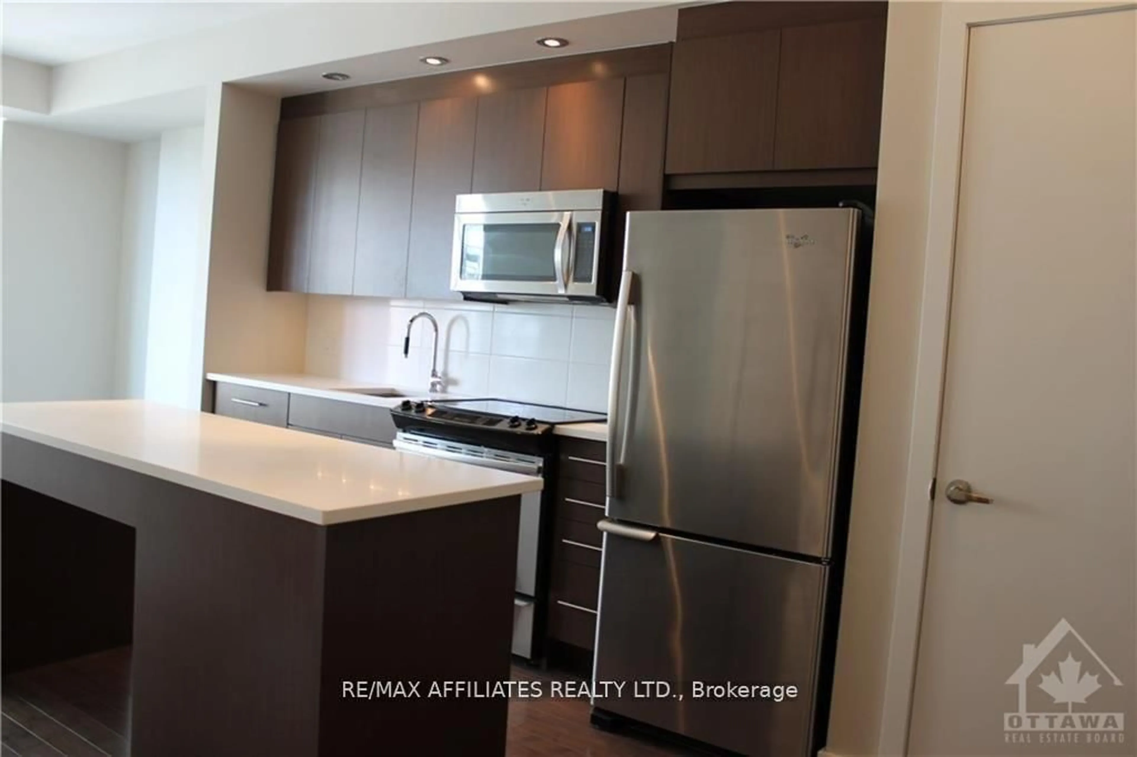 Standard kitchen, wood/laminate floor for 360 Patricia Ave #515, Ottawa Ontario K1Z 0A8