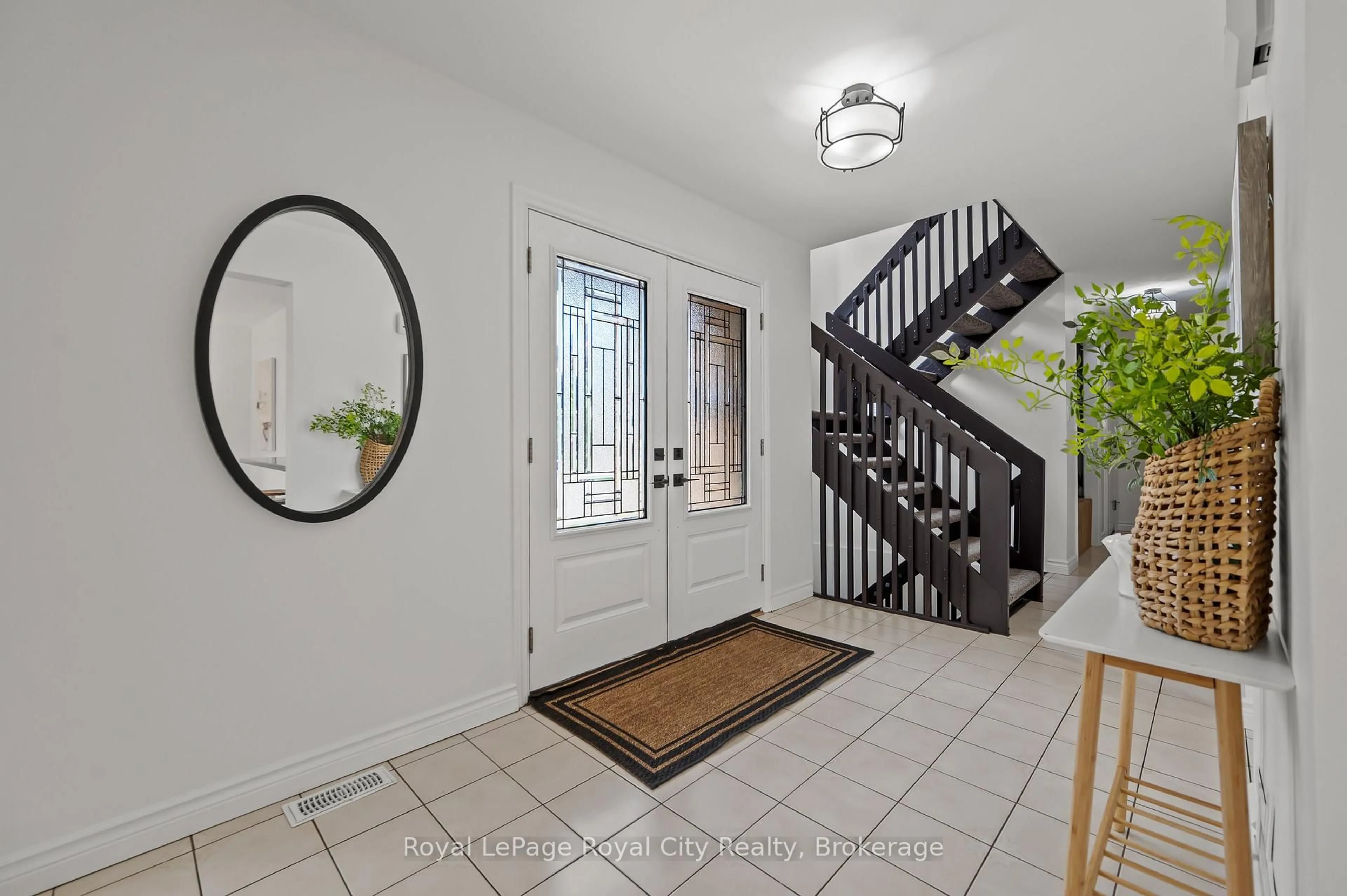 Indoor entryway for 306 Imperial Rd, Guelph Ontario N1K 1M4