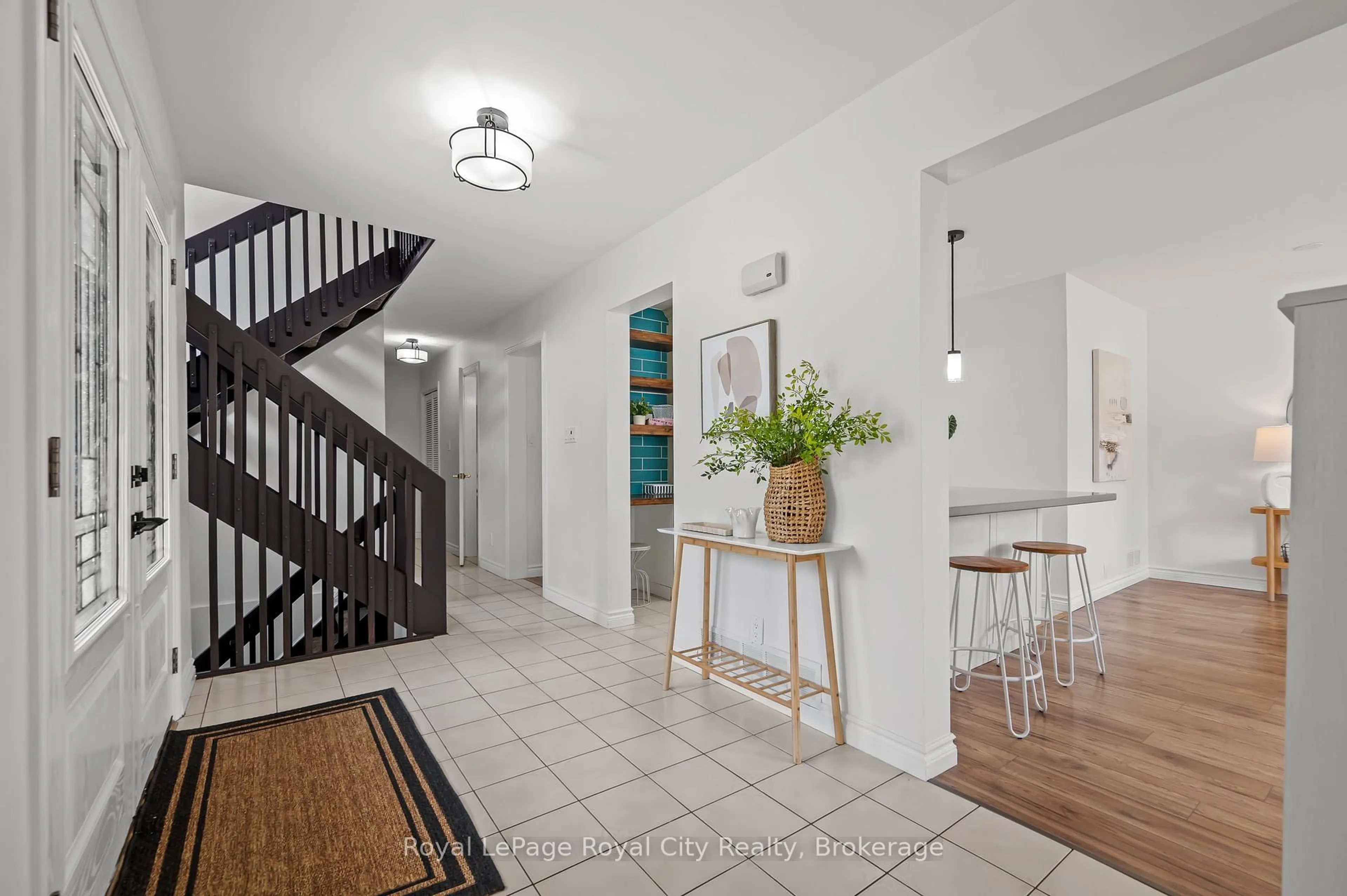 Indoor entryway for 306 Imperial Rd, Guelph Ontario N1K 1M4