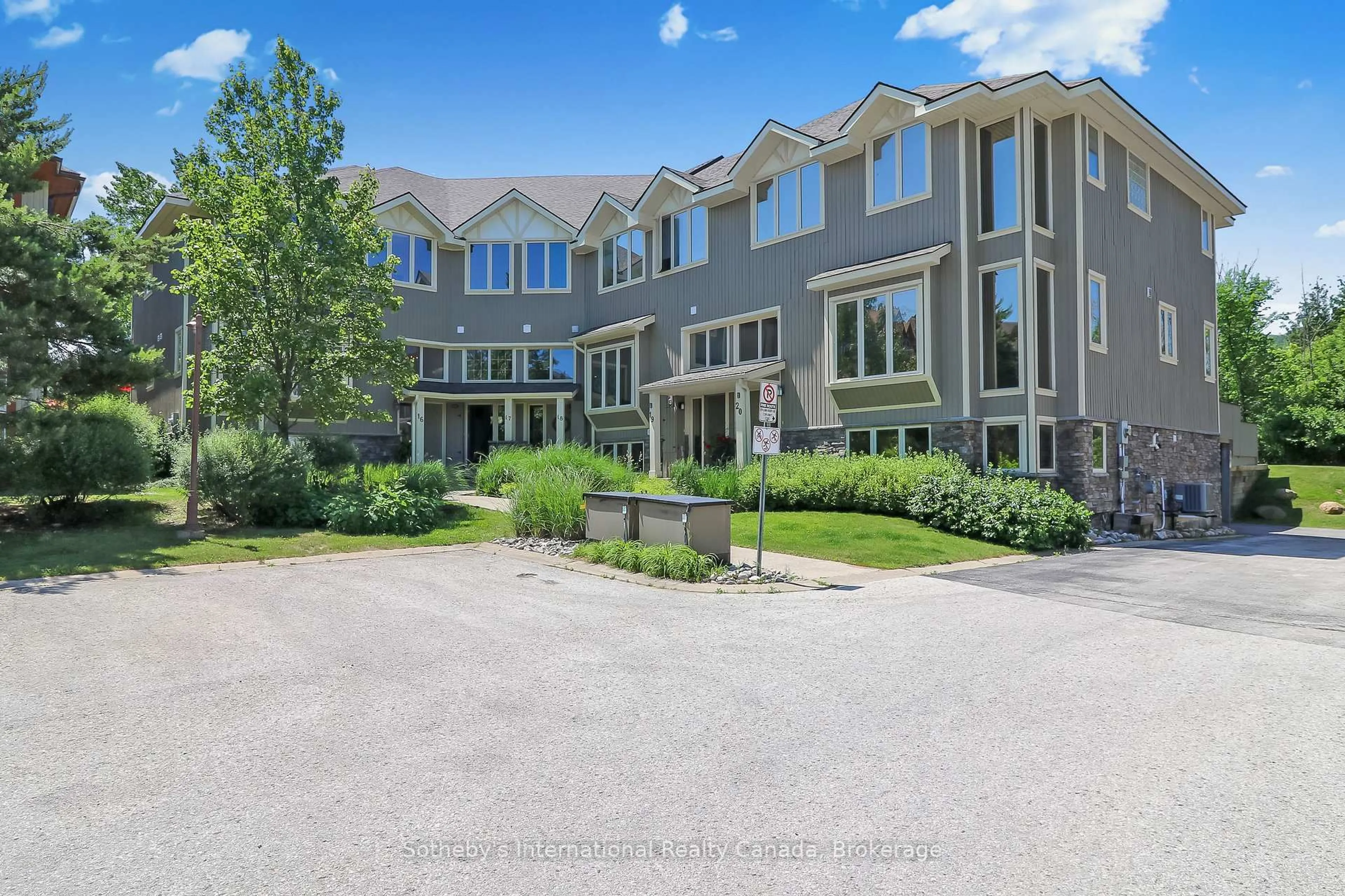 A pic from outside/outdoor area/front of a property/back of a property/a pic from drone, unknown for 224 Blueski George Cres #16, Blue Mountains Ontario L9Y 0V6