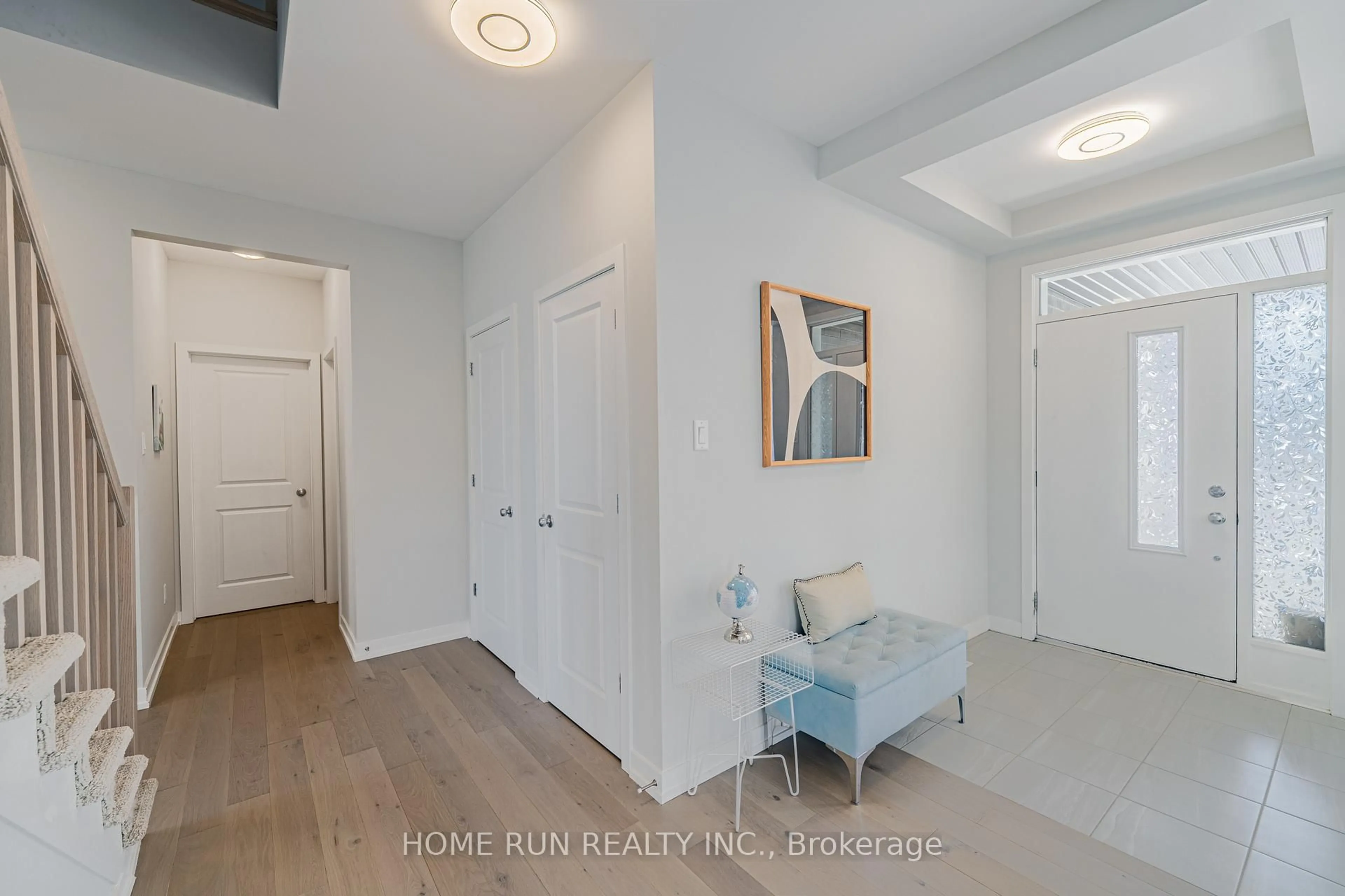 Indoor entryway for 408 Gidran Circ, Ottawa Ontario K2V 0P5