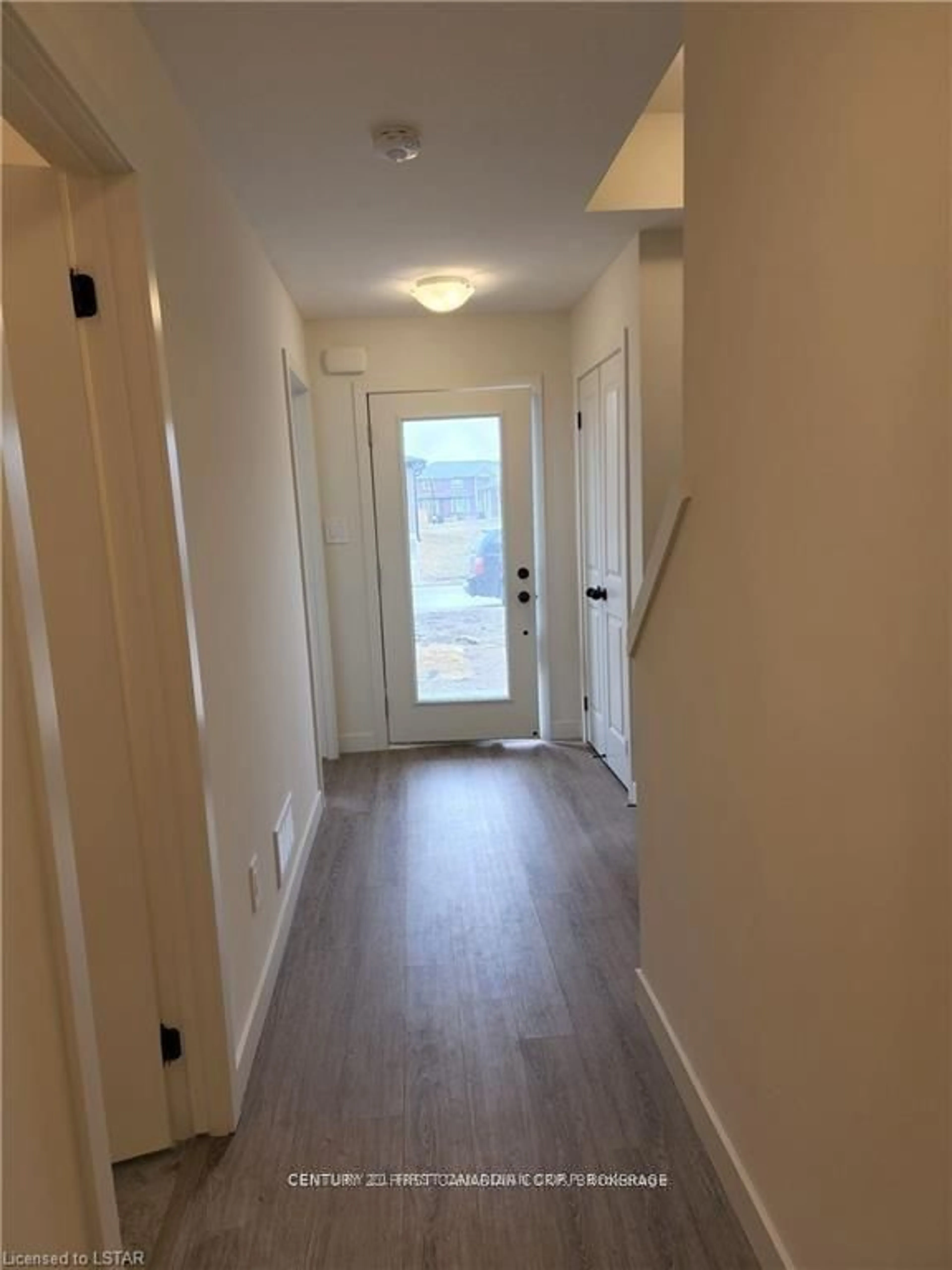 Indoor entryway for 1781 Henrica Ave #44, London North Ontario N6G 0Y2