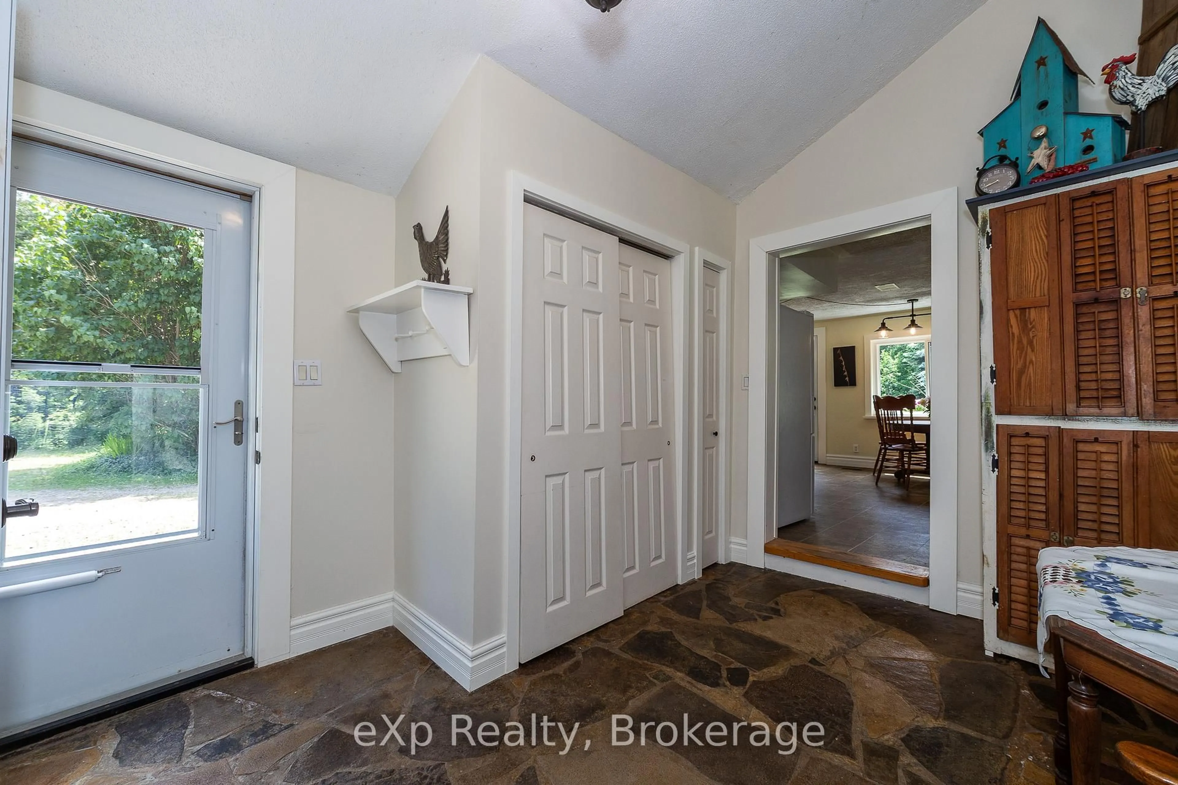 Indoor entryway for 719015 6 Highway, Georgian Bluffs Ontario N0H 2K0