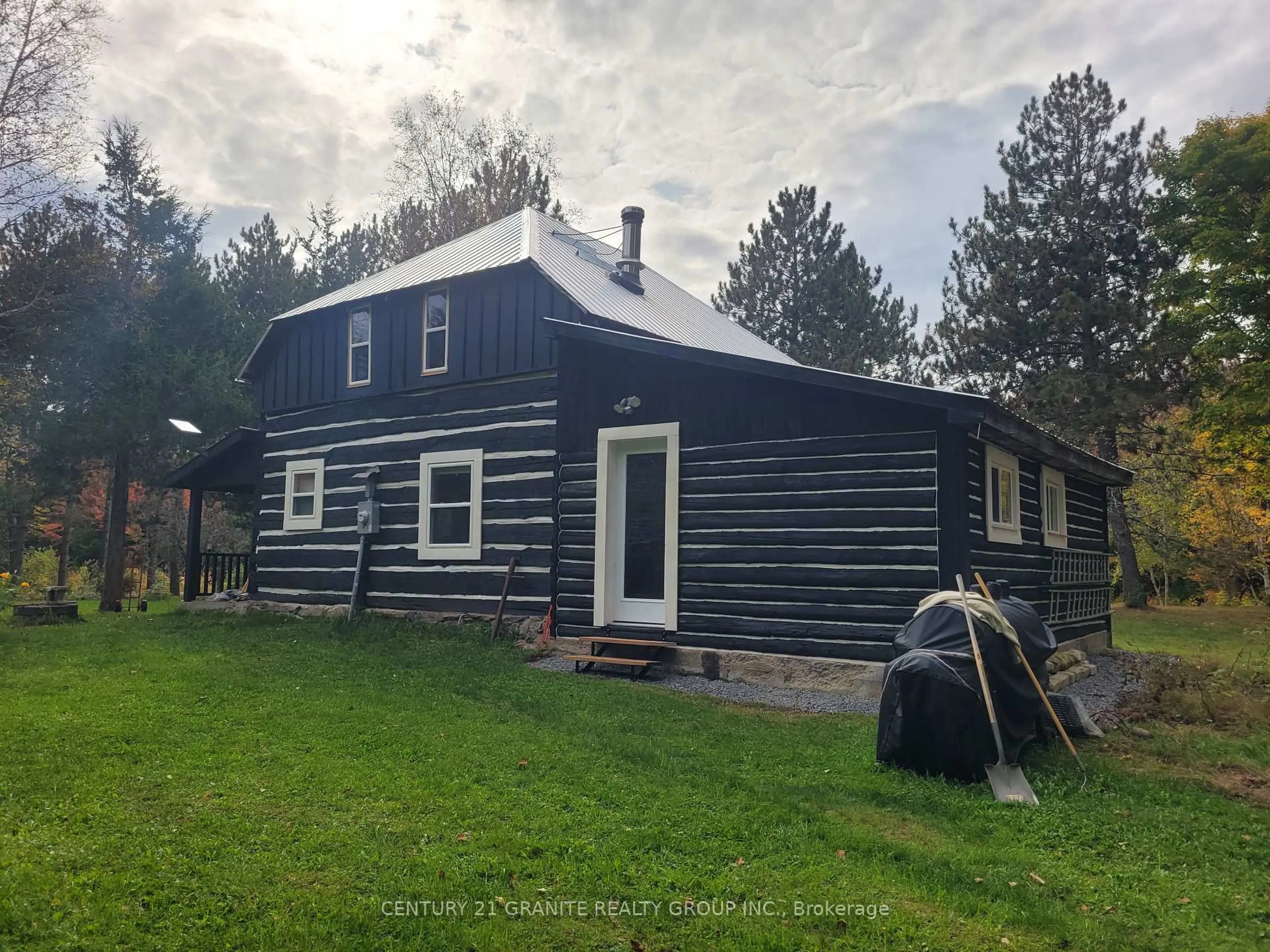 Home with vinyl exterior material, building for 1548 Madawaska Rd, Maynooth Ontario K0L 2K0