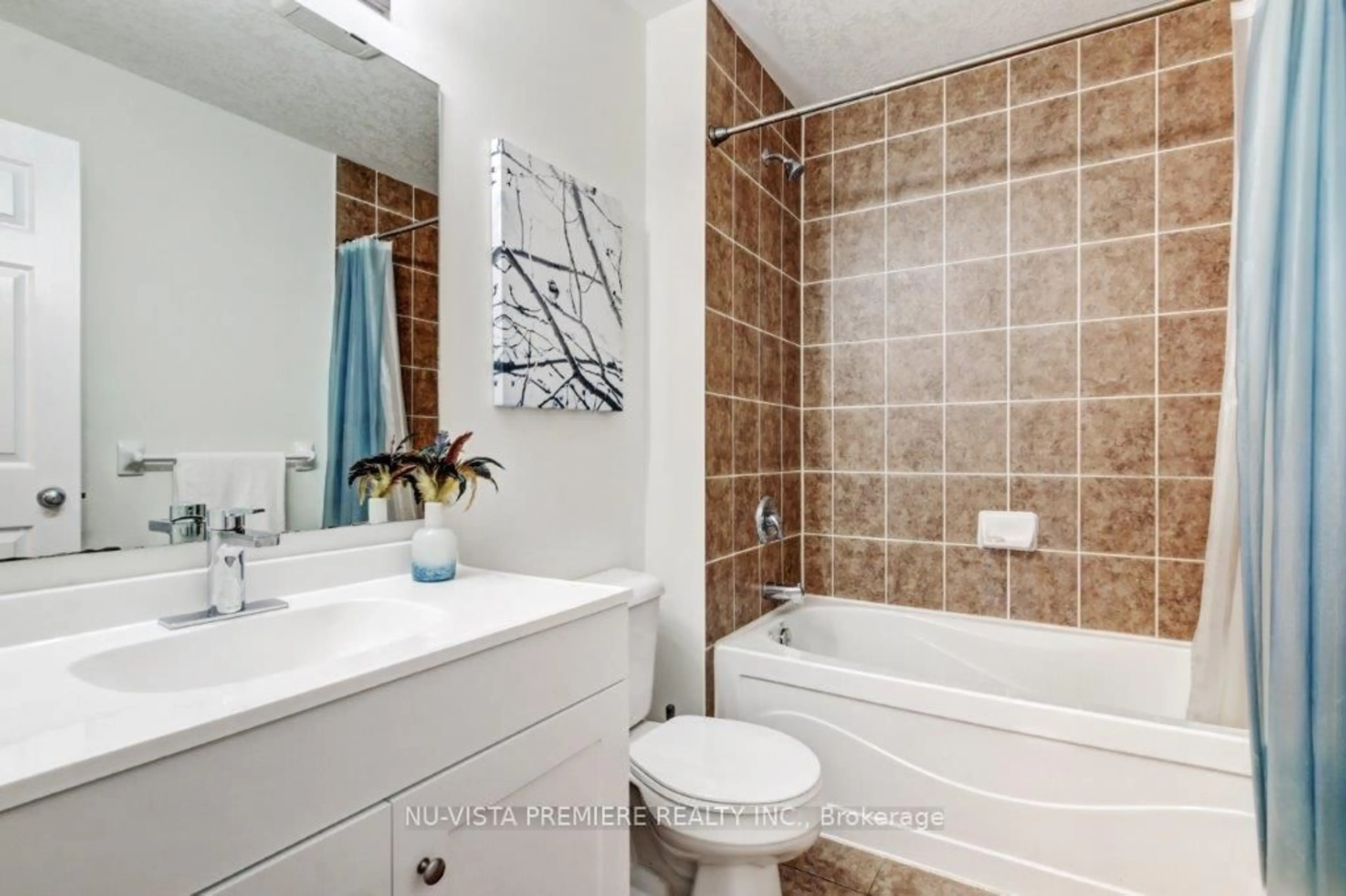 Standard bathroom, ceramic/tile floor for 2101 FOXWOOD Ave, London North Ontario N6G 0C7
