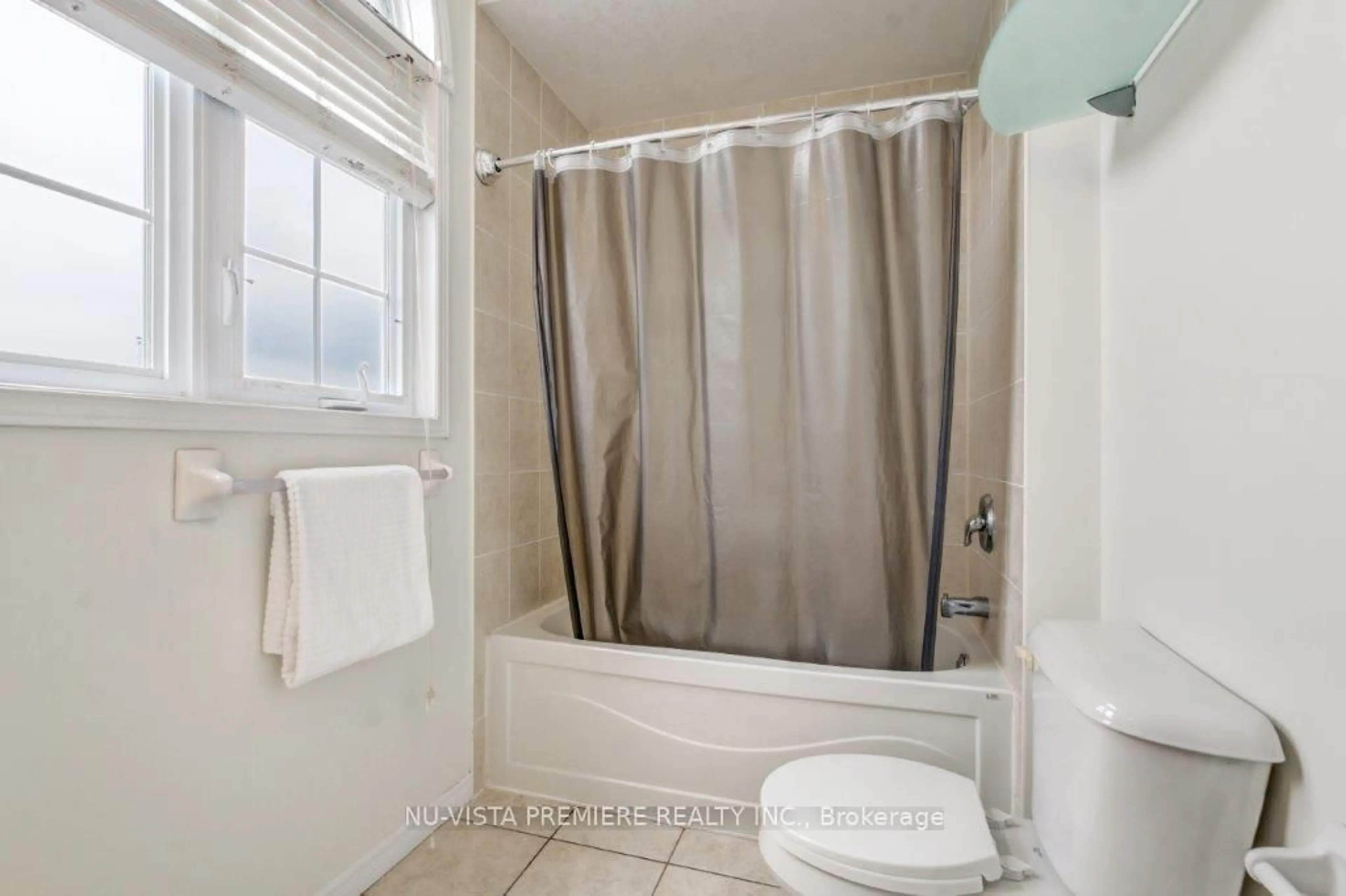 Standard bathroom, ceramic/tile floor for 2101 FOXWOOD Ave, London North Ontario N6G 0C7