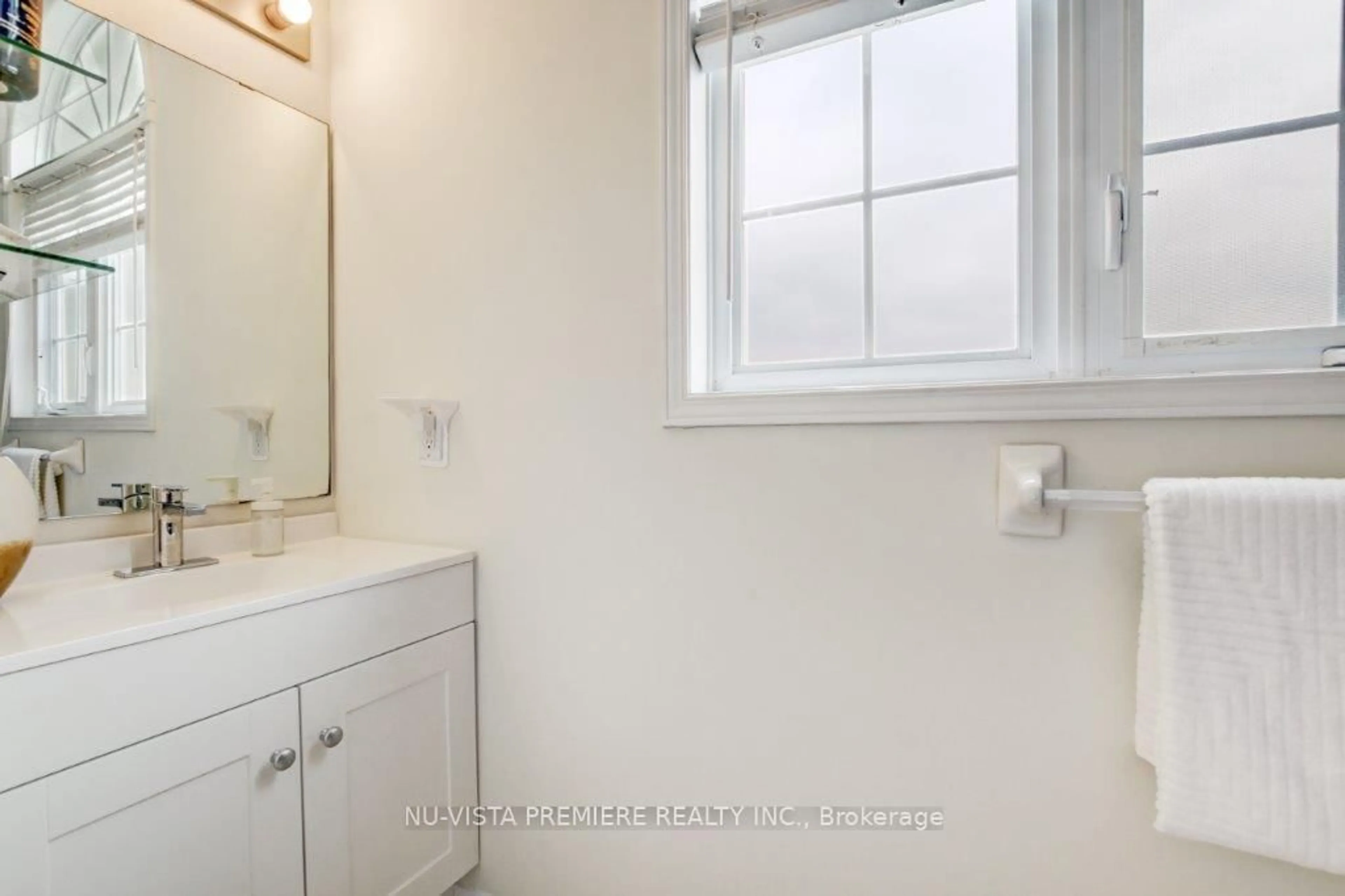 Standard bathroom, unknown for 2101 FOXWOOD Ave, London North Ontario N6G 0C7