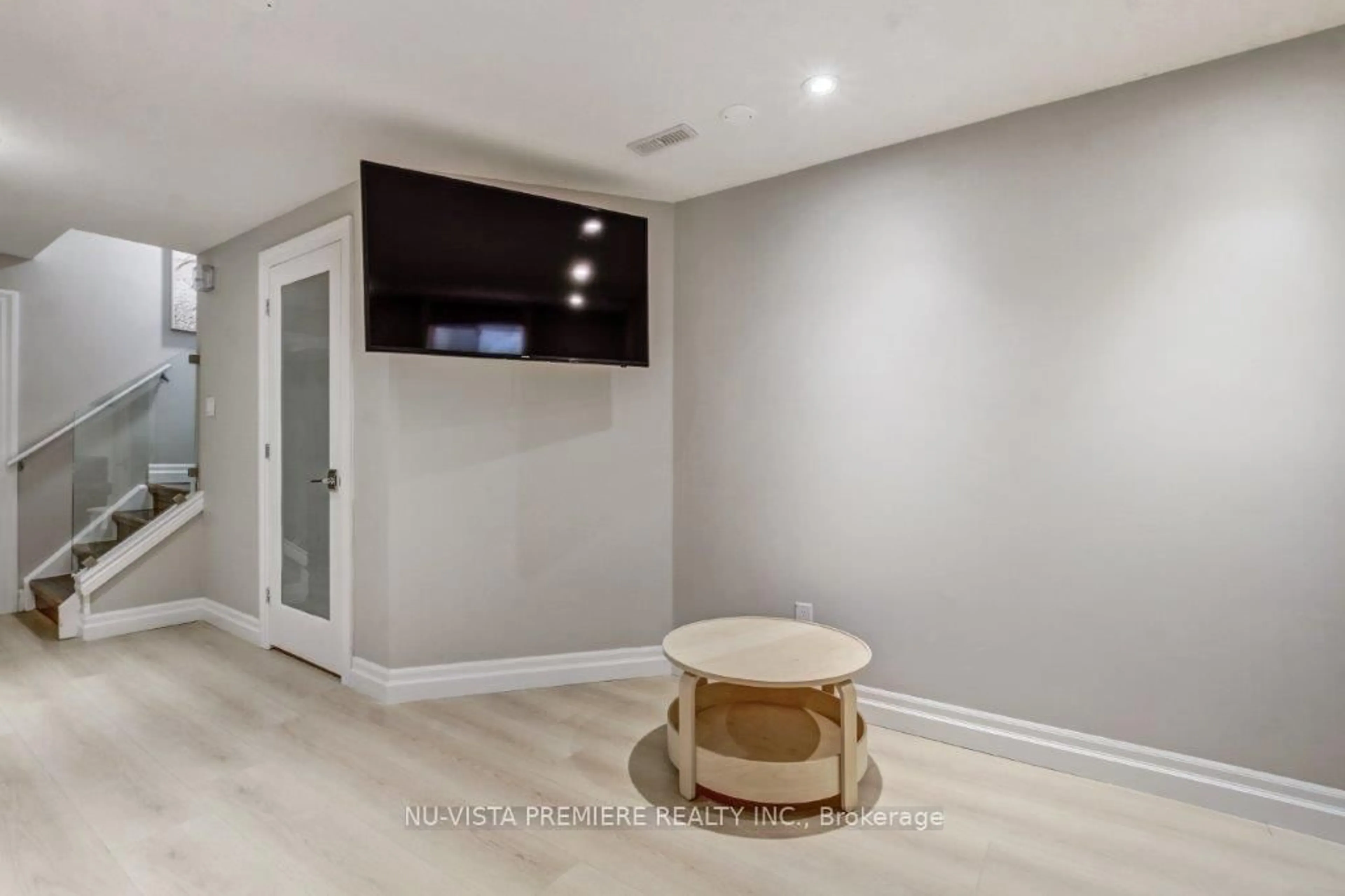 Unknown for 2101 FOXWOOD Ave, London North Ontario N6G 0C7