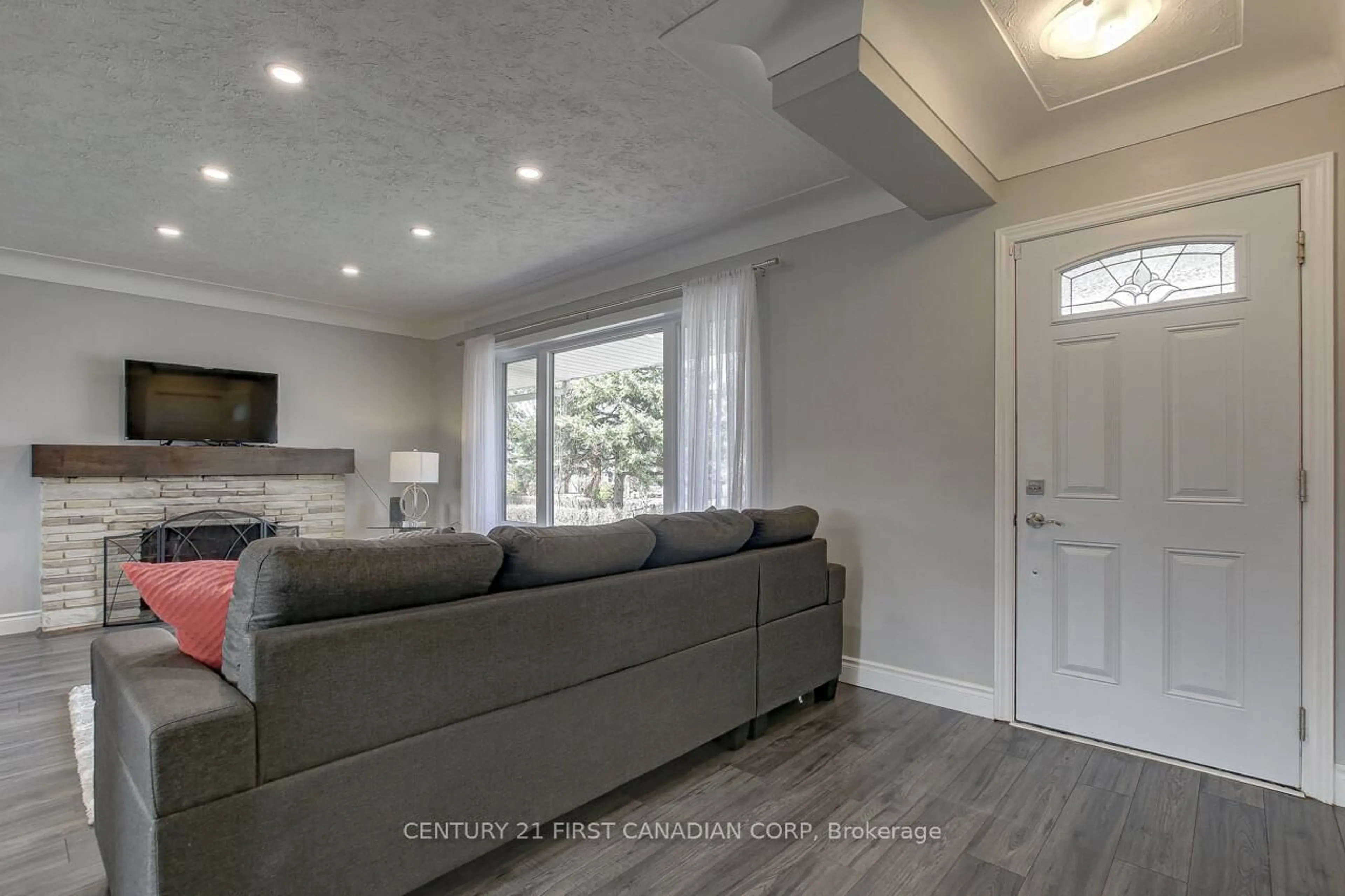Living room with furniture, unknown for 393 Chippendale Cres, London South Ontario N5Z 3G1