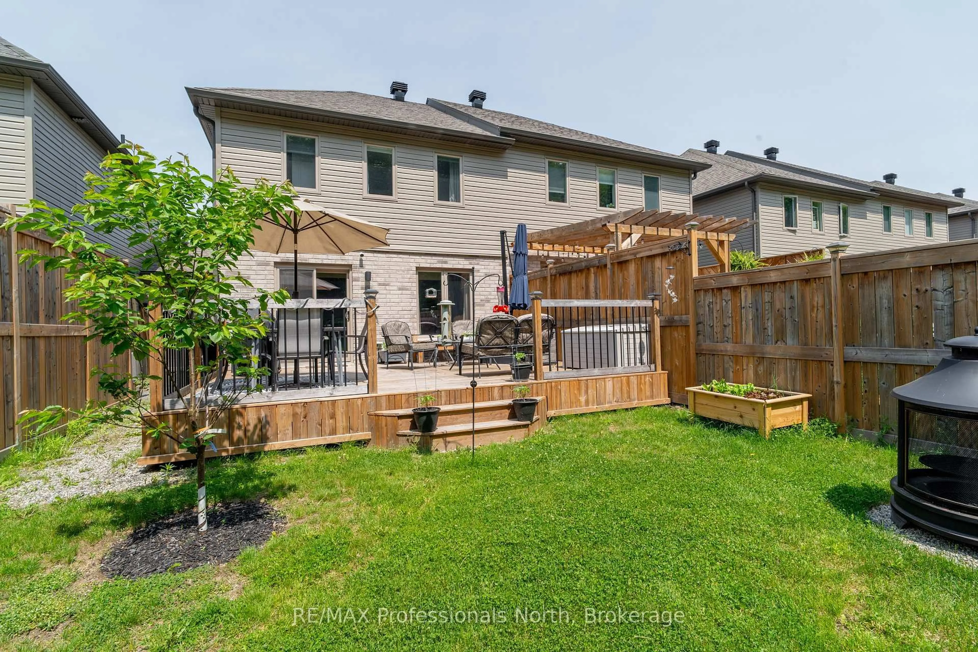 Patio, street for 3 Kelsey Madison Crt, Huntsville Ontario P1H 0E2