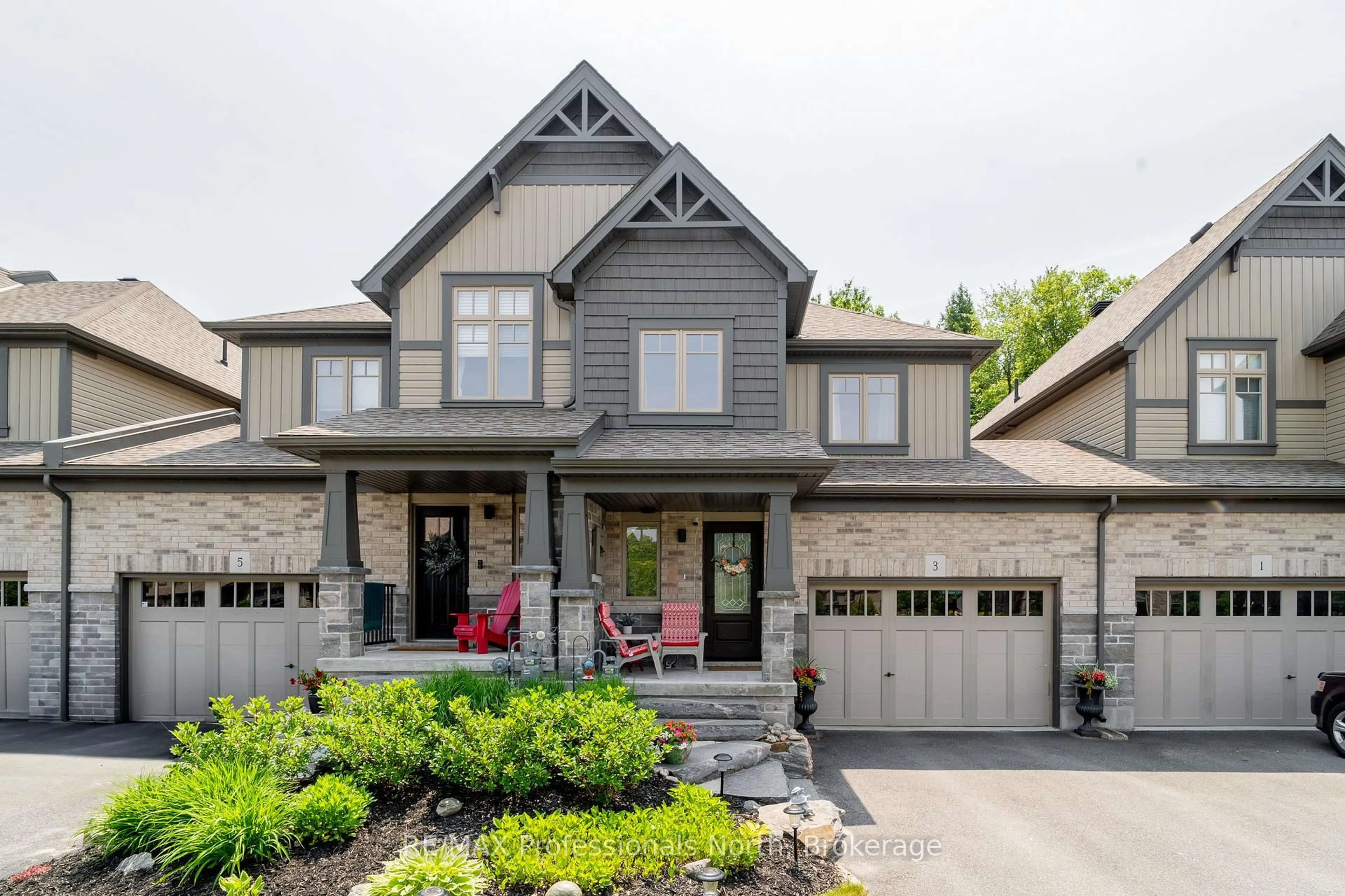 Home with brick exterior material, street for 3 Kelsey Madison Crt, Huntsville Ontario P1H 0E2
