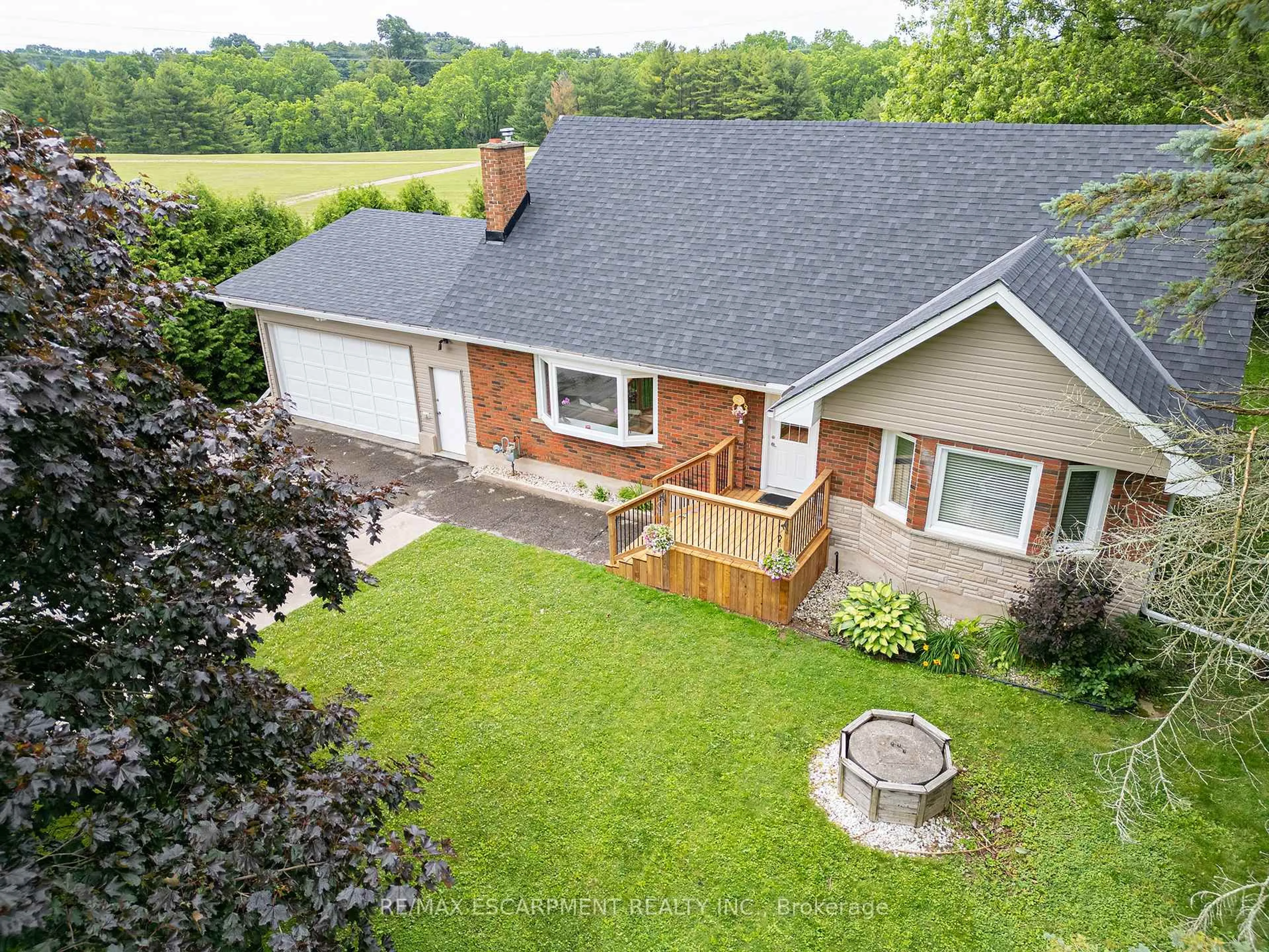 A pic from outside/outdoor area/front of a property/back of a property/a pic from drone, unknown for 45 River Rd, Brant Ontario N3R 0C1