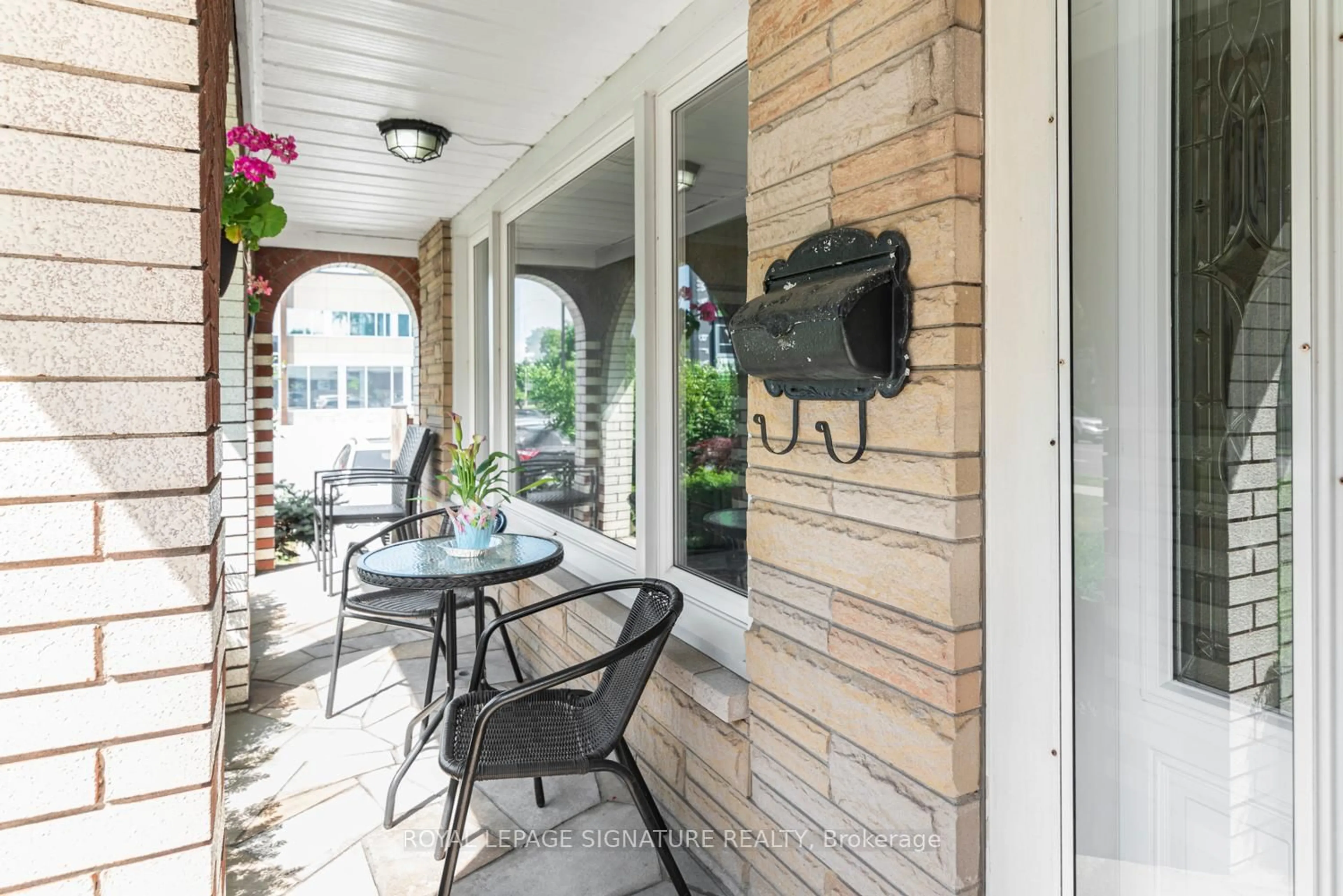 Patio, street for 58 Centennial Pkwy, Hamilton Ontario L8G 2C5