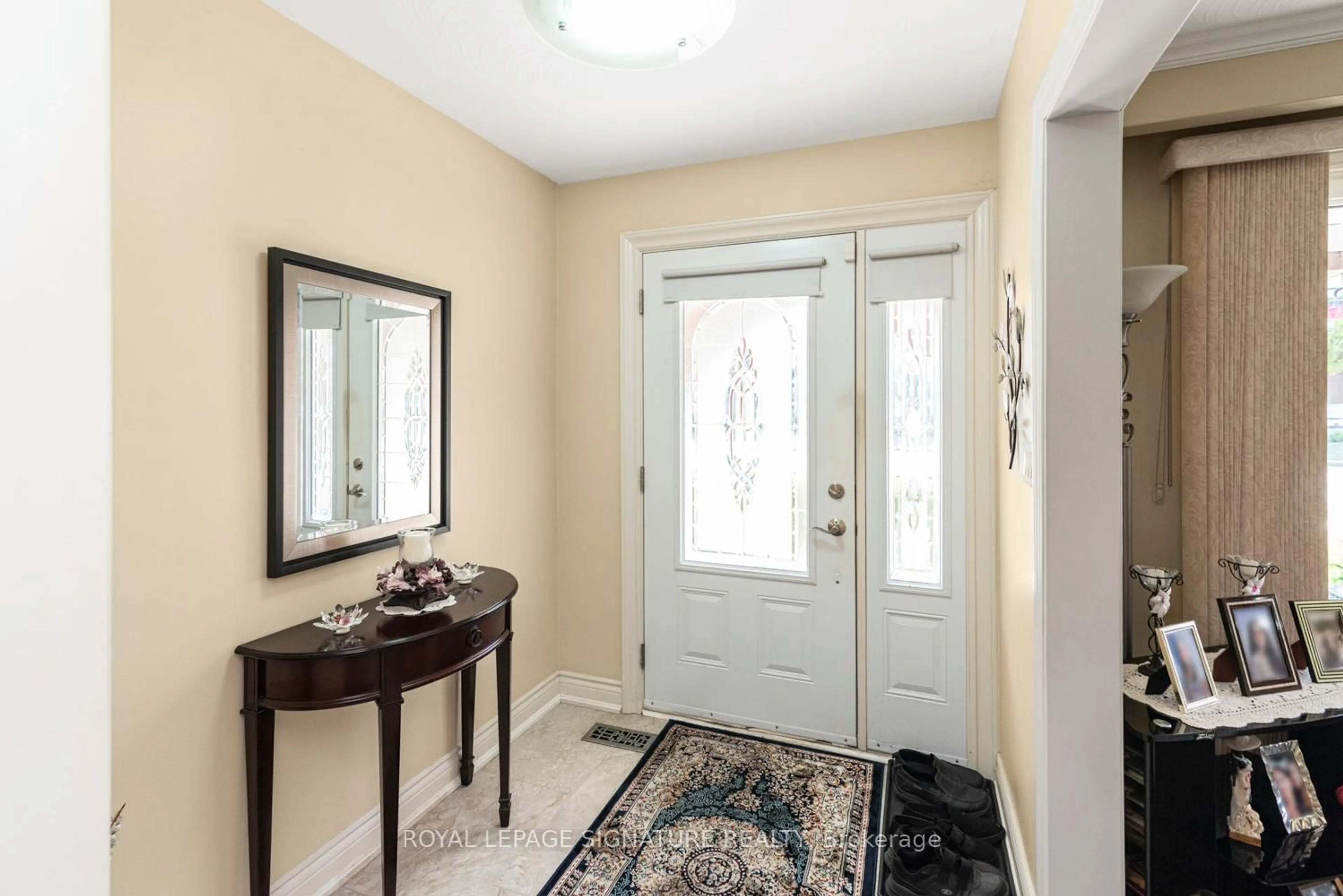 Indoor entryway for 58 Centennial Pkwy, Hamilton Ontario L8G 2C5