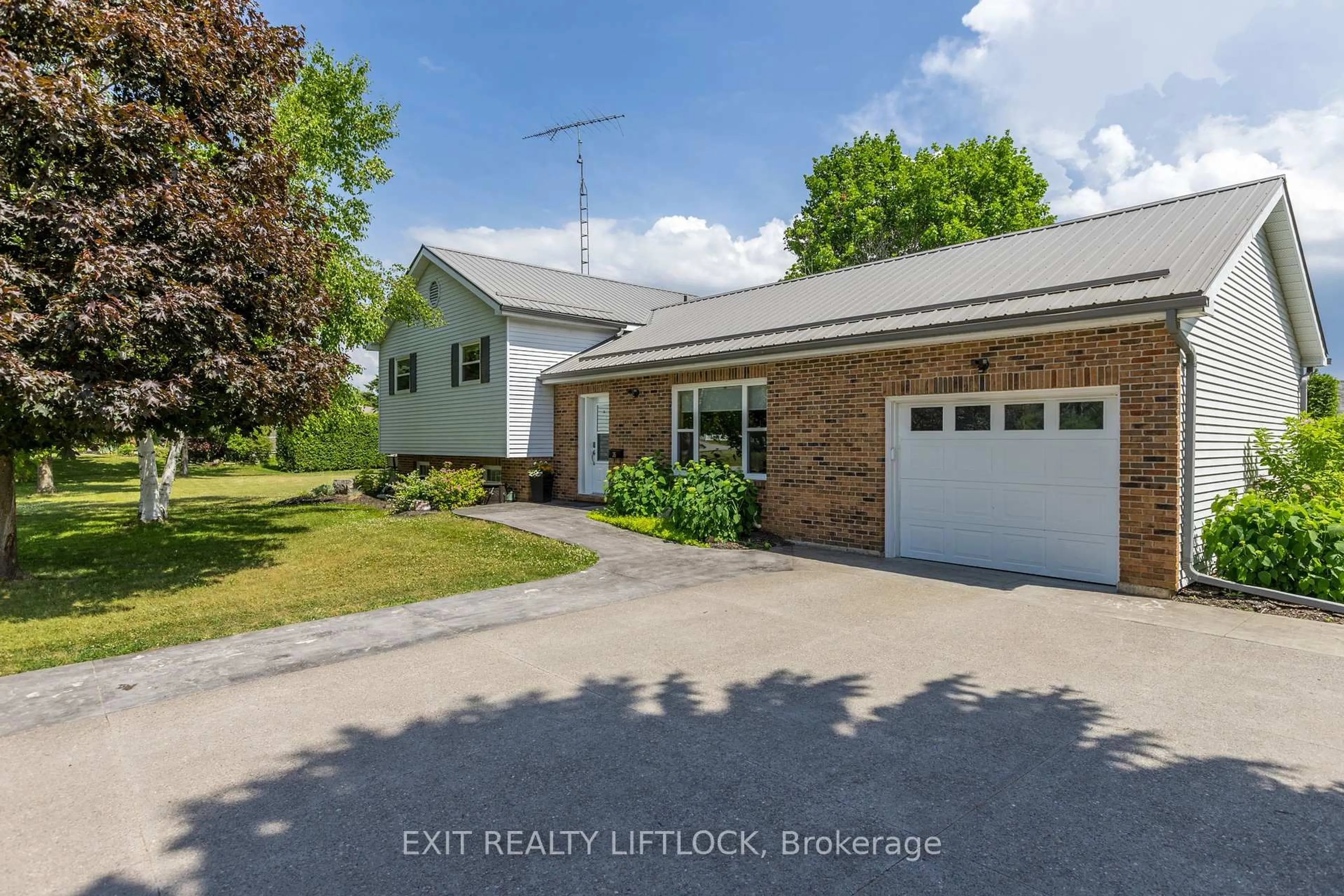 A pic from outside/outdoor area/front of a property/back of a property/a pic from drone, street for 35 Keene Dr, Otonabee-South Monaghan Ontario K0L 2G0