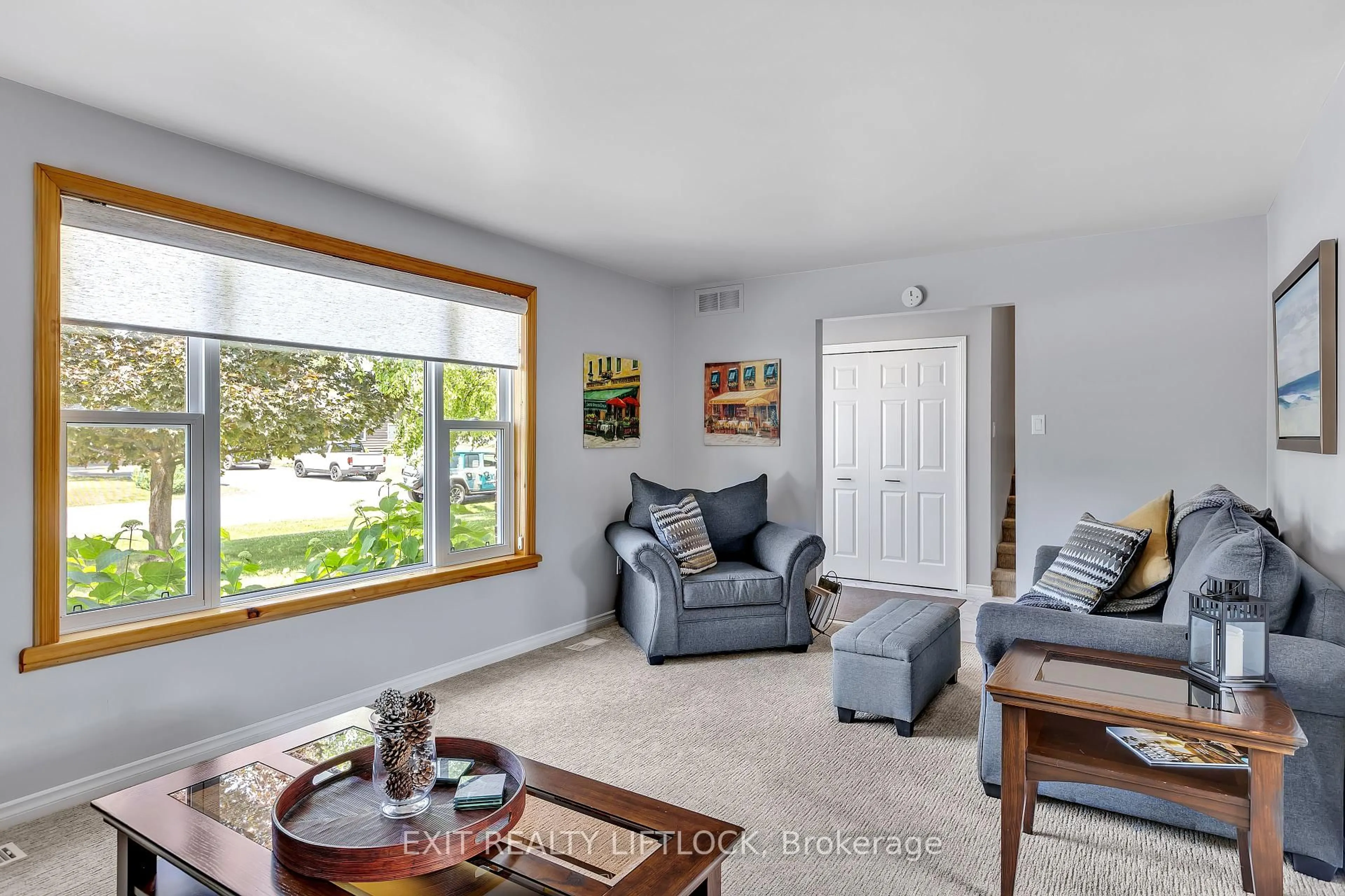 Living room with furniture, unknown for 35 Keene Dr, Otonabee-South Monaghan Ontario K0L 2G0