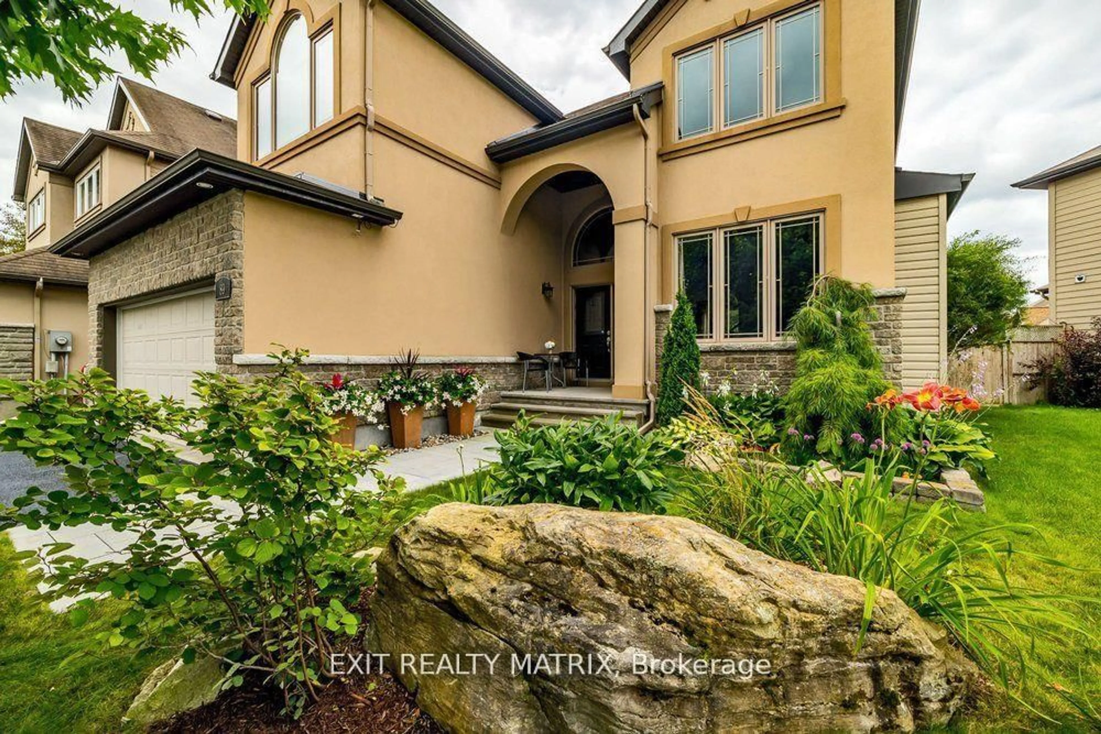 Indoor entryway for 89 Stonewater Bay, Carleton Place Ontario K7C 0B1