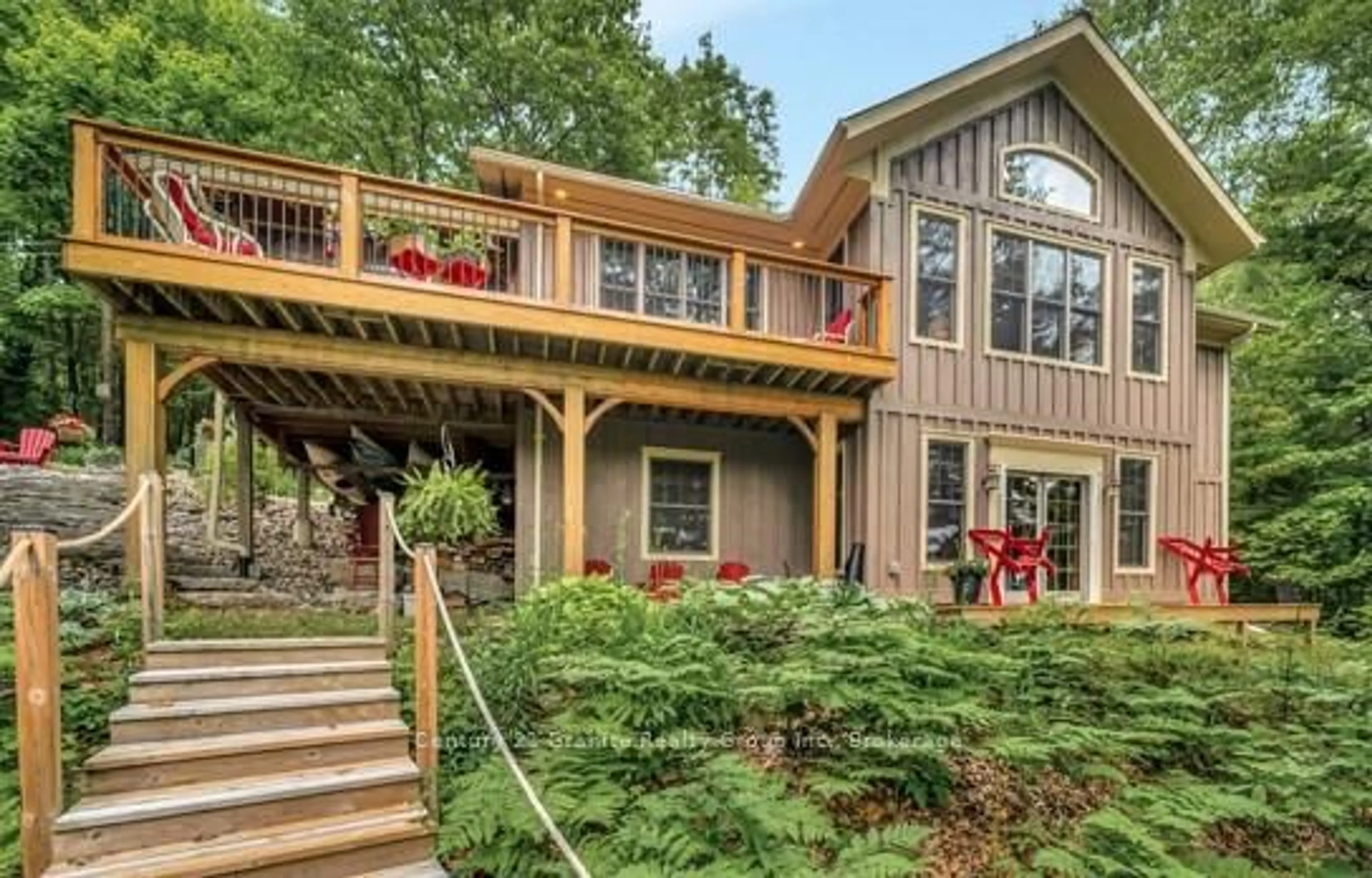 Home with vinyl exterior material, mountain view for 1031 Rotunda Dr, Highlands East Ontario K0M 1R0