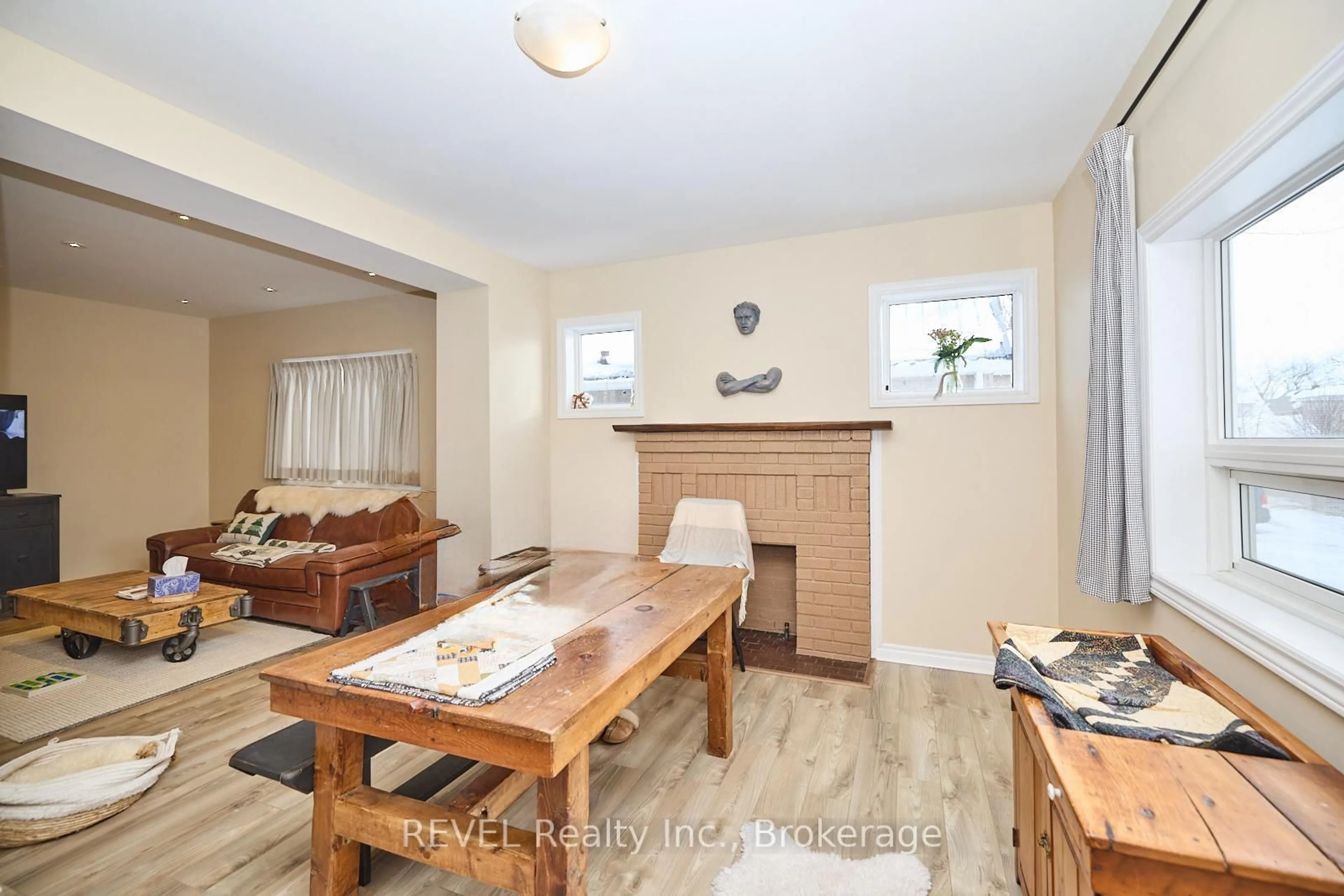 Unknown for 436 McAlpine Ave, Welland Ontario L3B 1T3