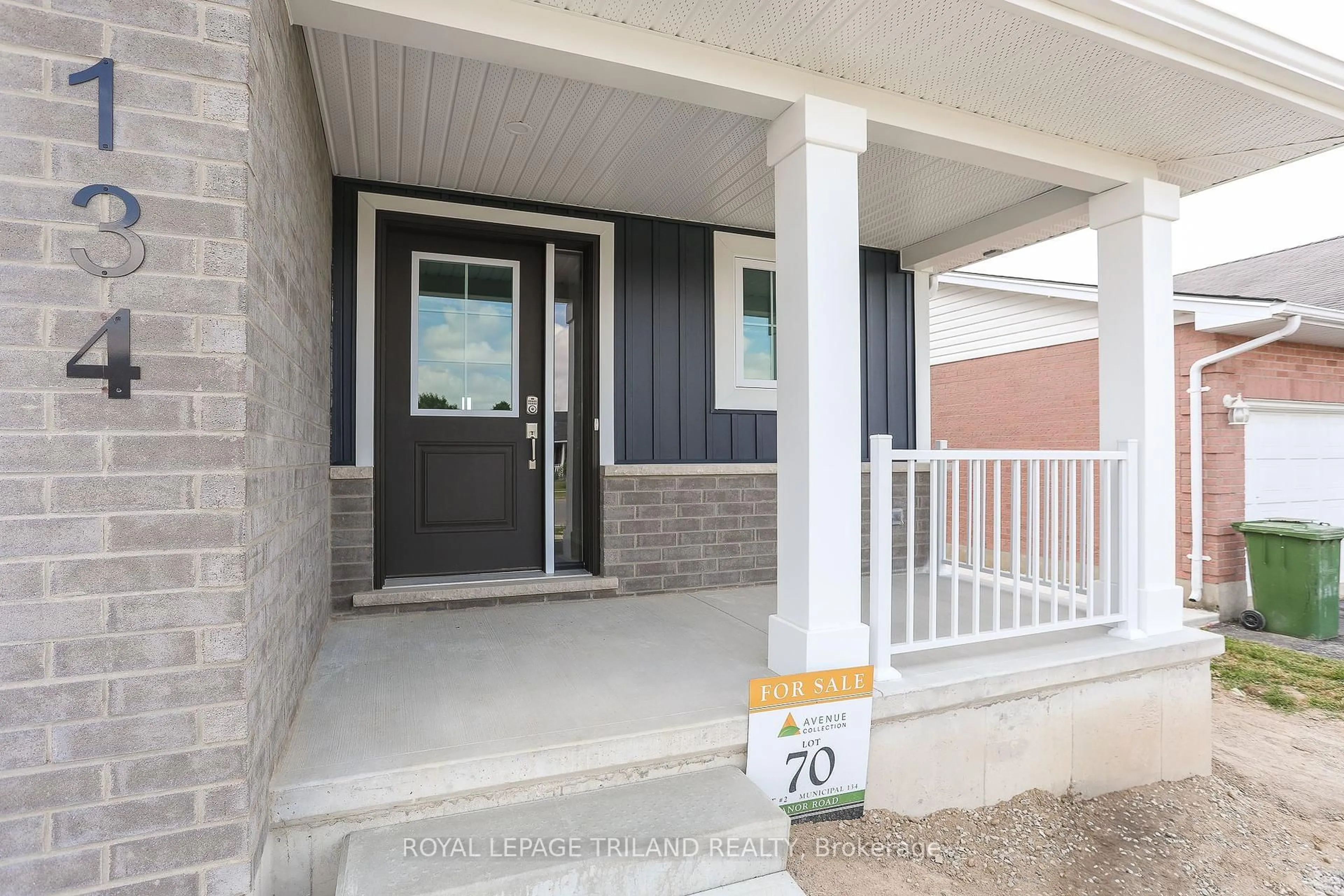 Indoor entryway for 134 Manor Rd, St. Thomas Ontario N5R 0R3