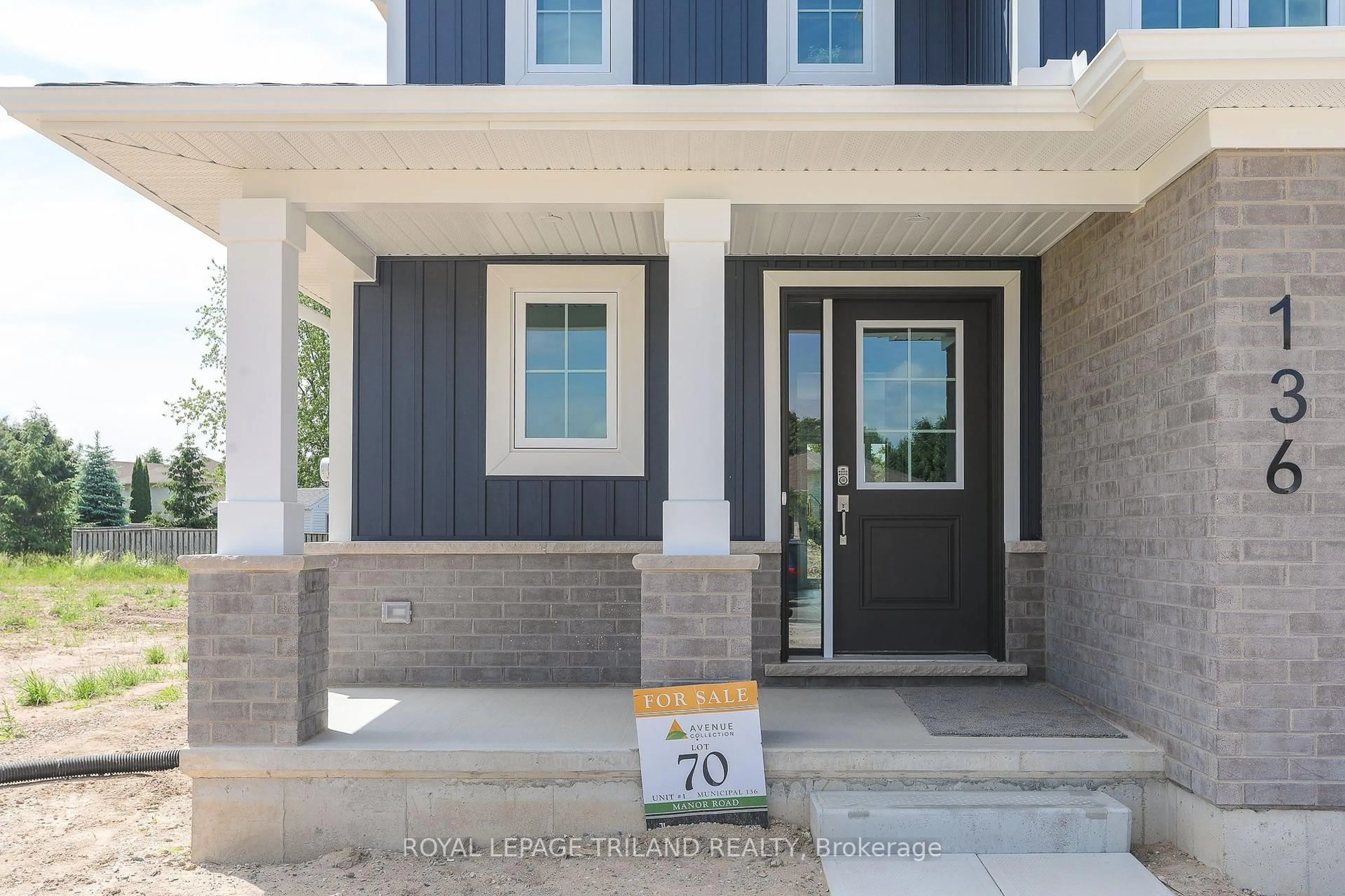 Indoor entryway for 136 Manor Rd, St. Thomas Ontario N5R 0R3