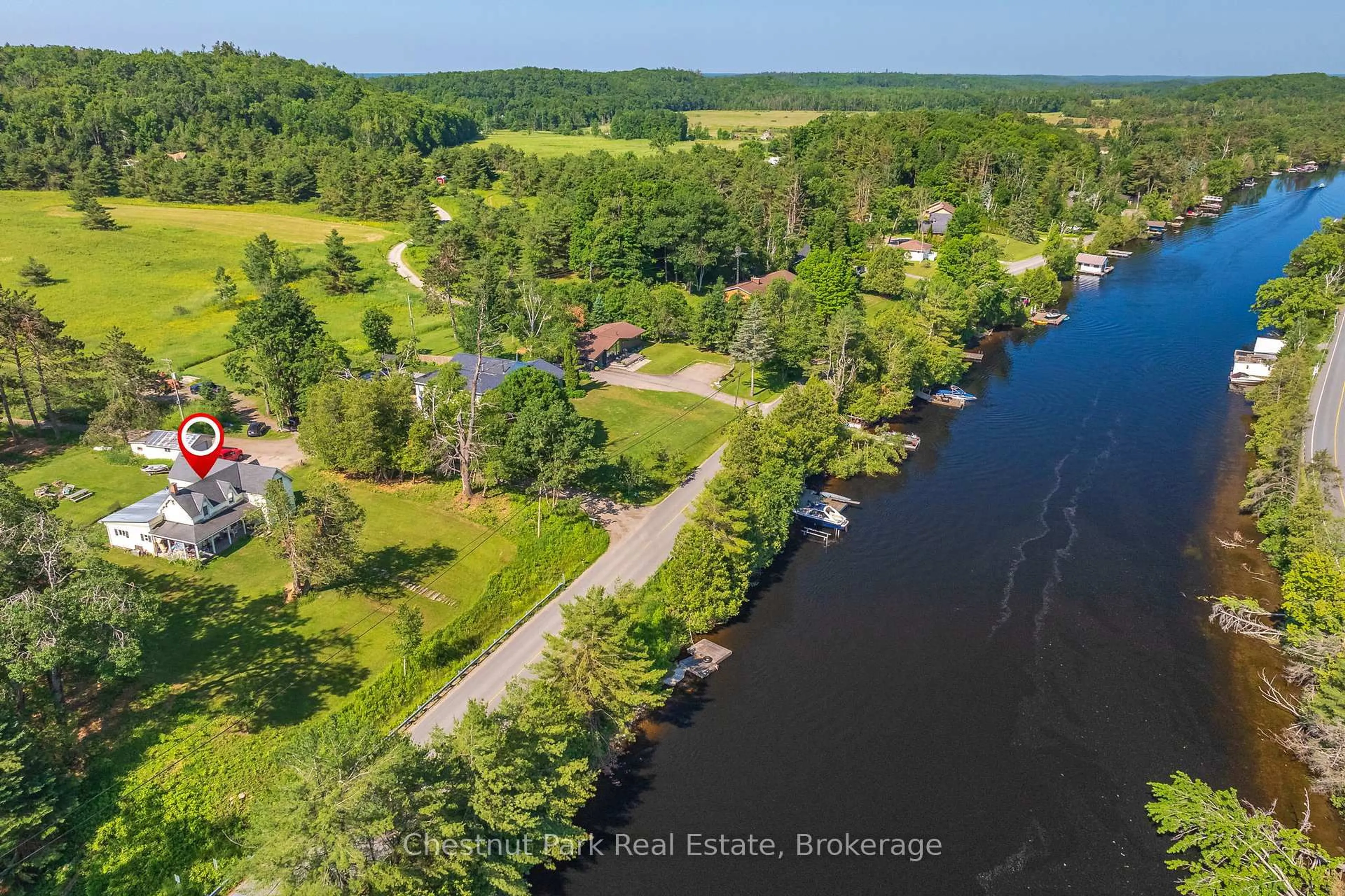 A pic from outside/outdoor area/front of a property/back of a property/a pic from drone, water/lake/river/ocean view for 484 BEAUMONT Dr, Bracebridge Ontario P1L 1X2